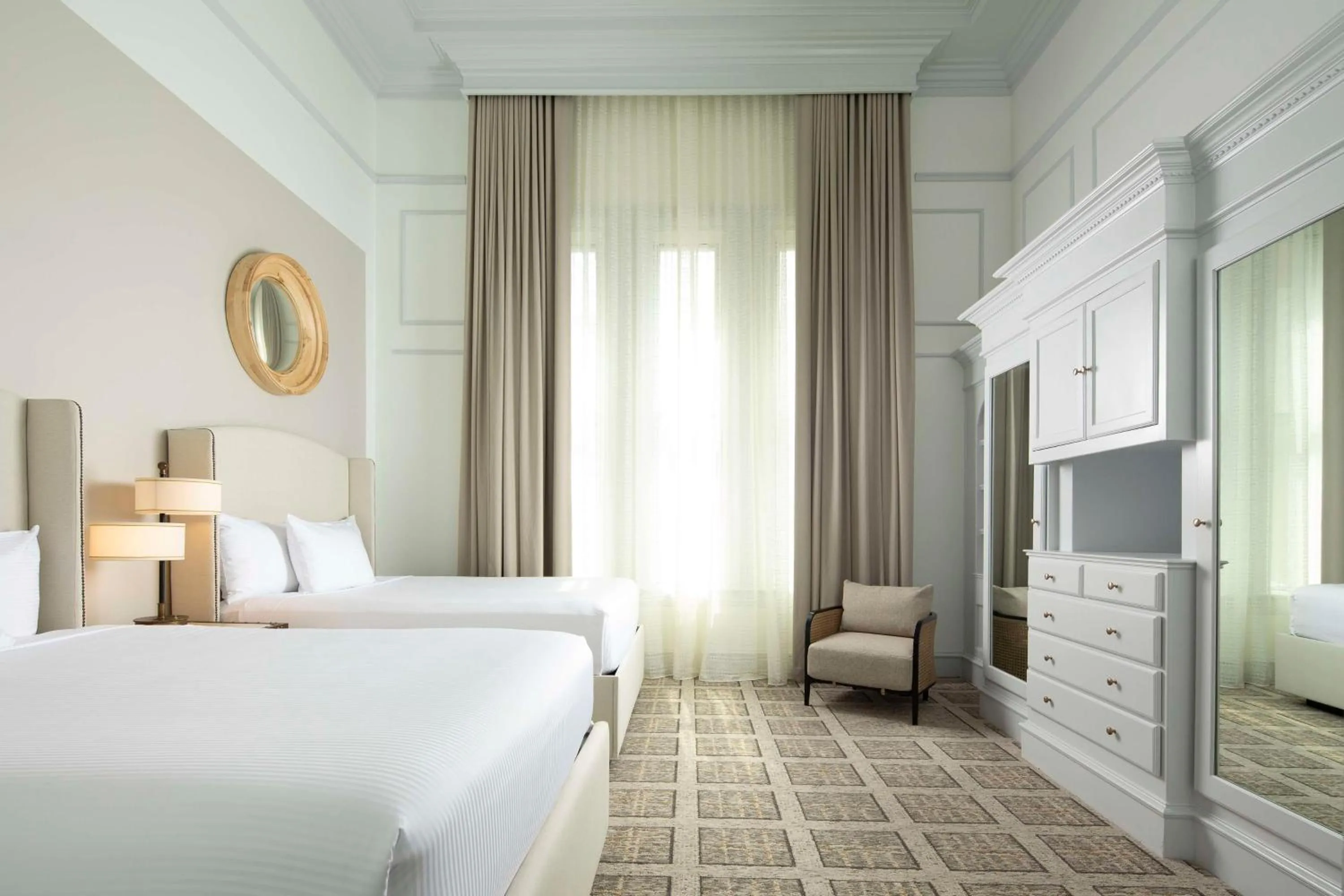 Photo of the whole room, Bed in The Driskill