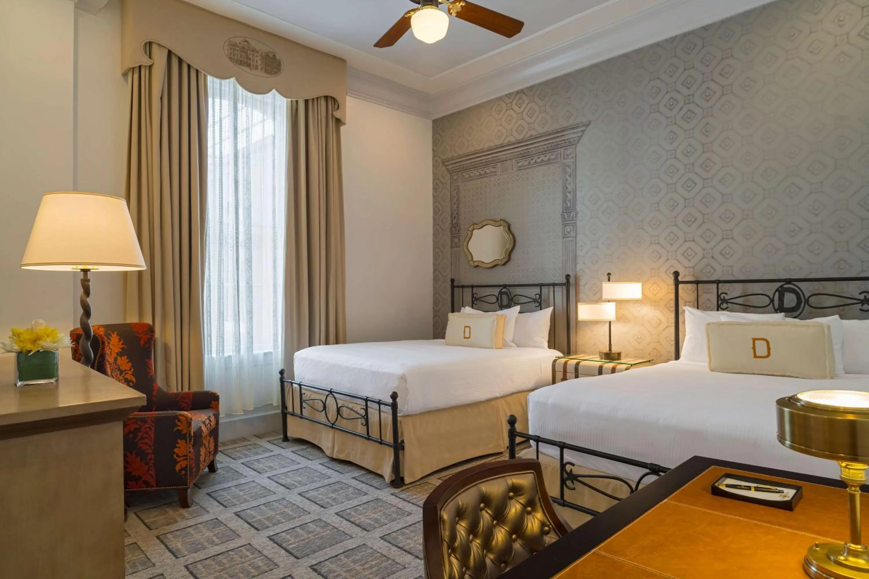 Photo of the whole room, Bed in The Driskill