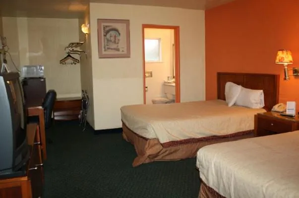 Bed in Americas Best Value Inn - Livermore