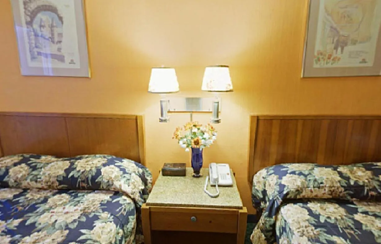Bed in Americas Best Value Inn - Livermore