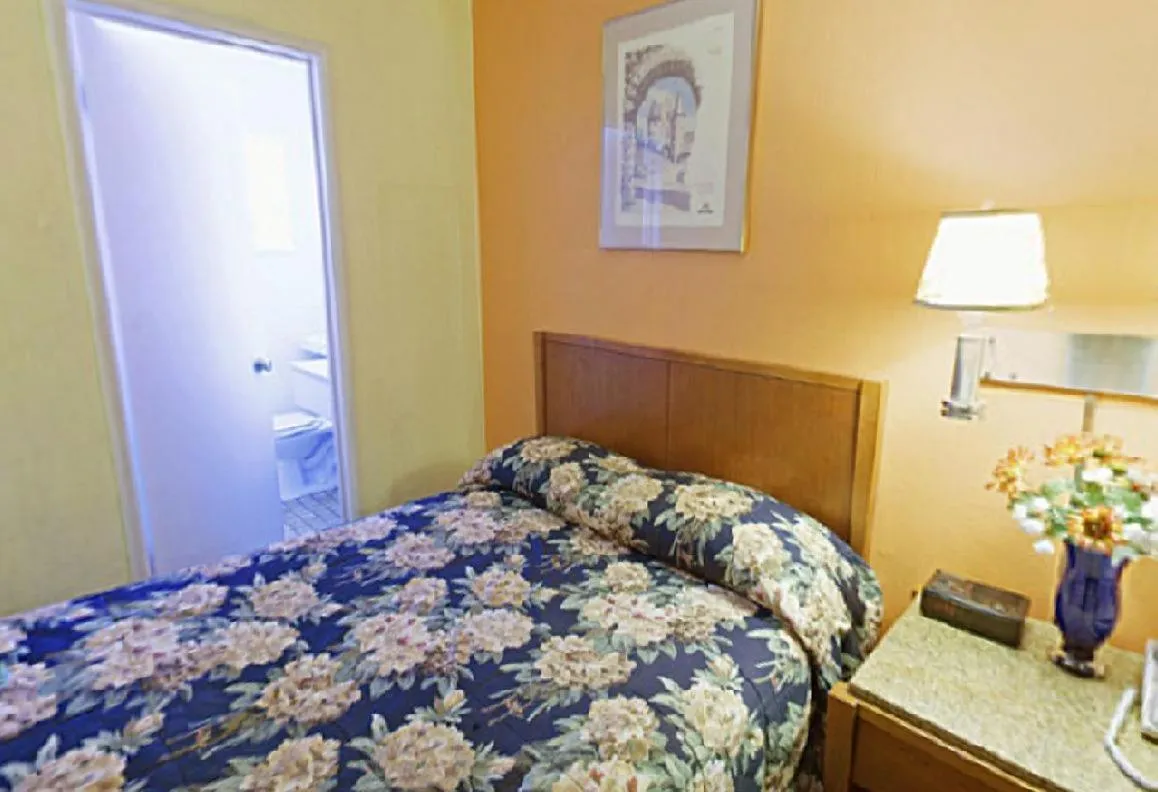 Bed in Americas Best Value Inn - Livermore