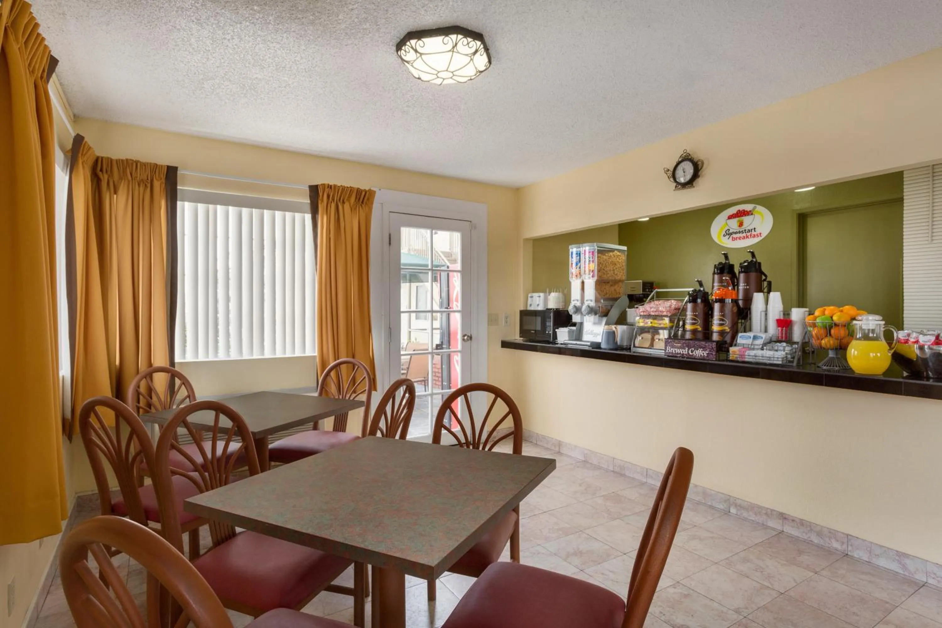 Restaurant/places to eat in Super 8 by Wyndham Ridgecrest
