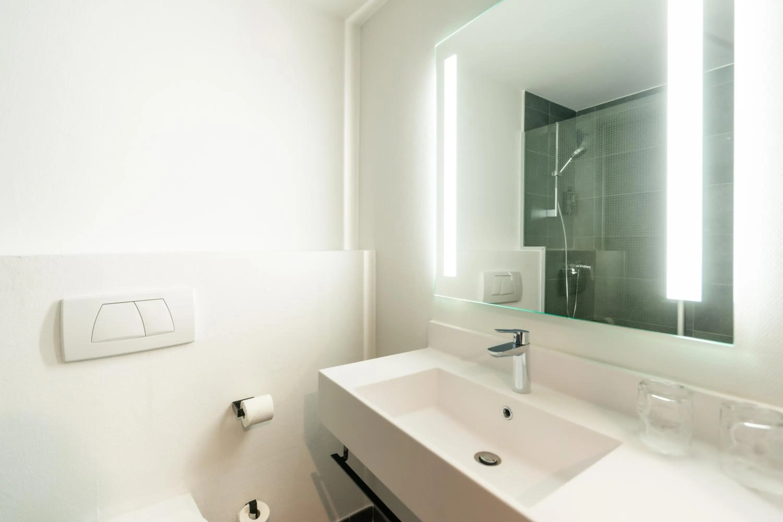 Bathroom in ibis Strasbourg Centre Gare