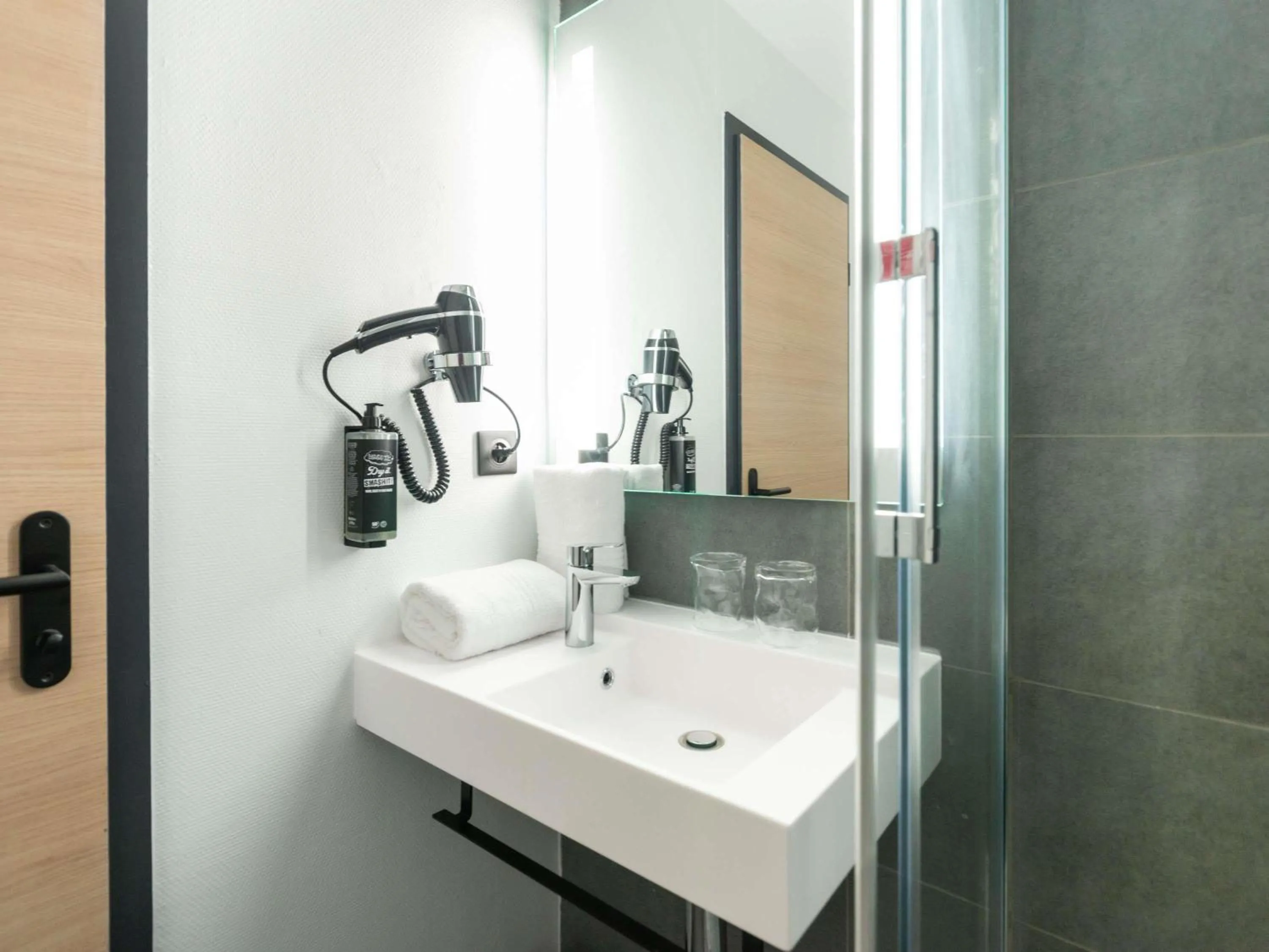 Bedroom in ibis Strasbourg Centre Gare