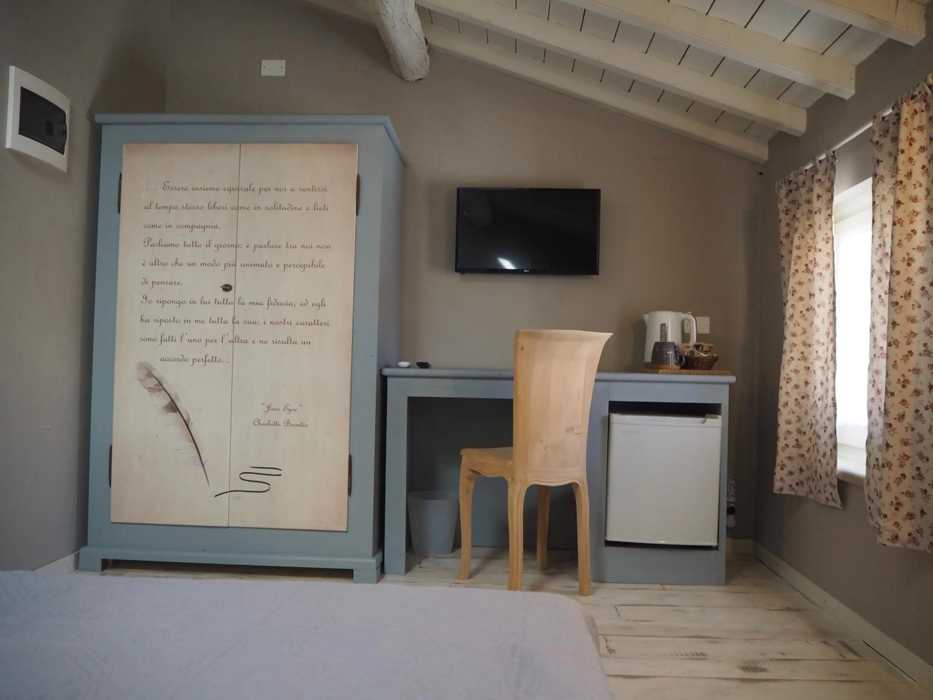 TV and multimedia in B&B Antique Maison