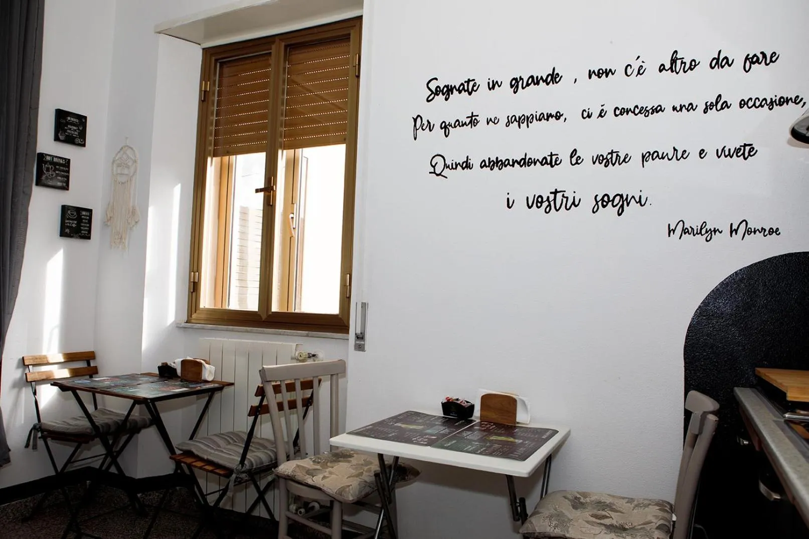 Seating area in Santu Bustianu