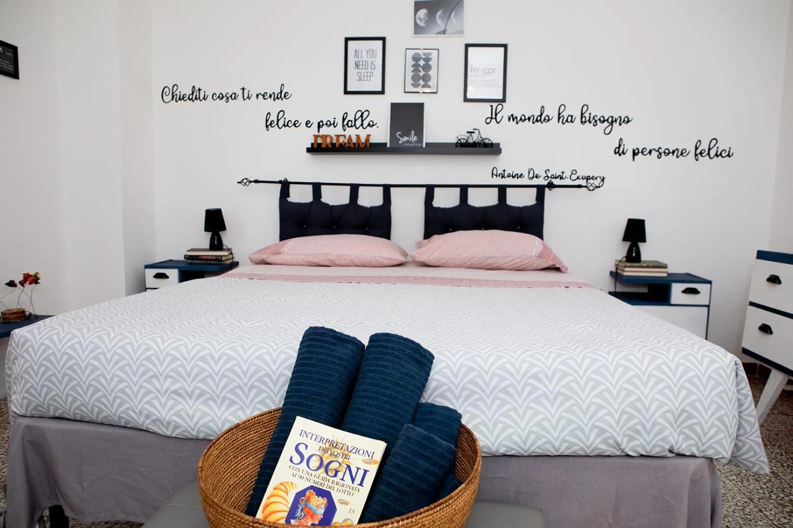 Photo of the whole room, Bed in Santu Bustianu