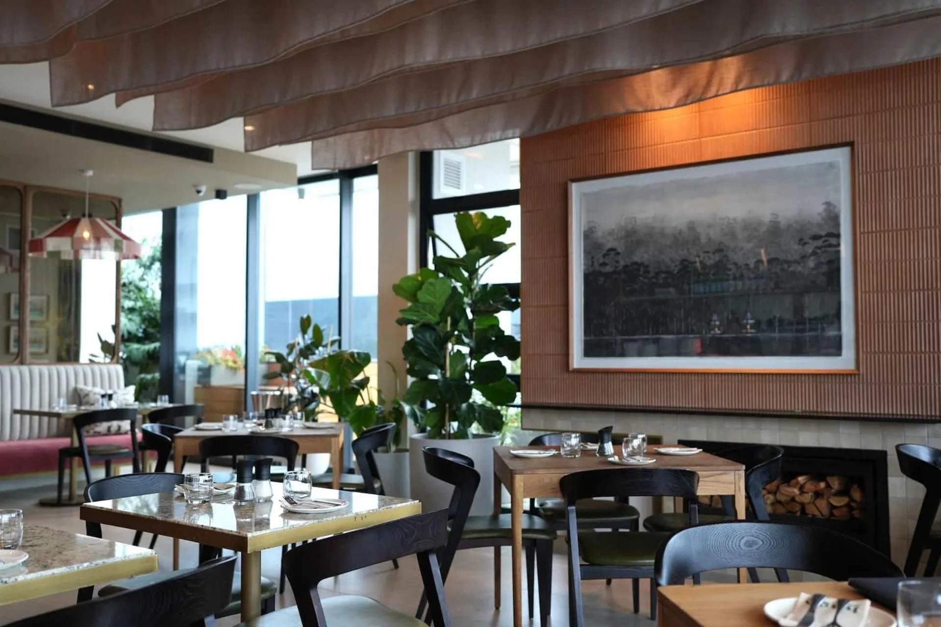 Restaurant/places to eat in Latitude Aparthotel by Totalstay