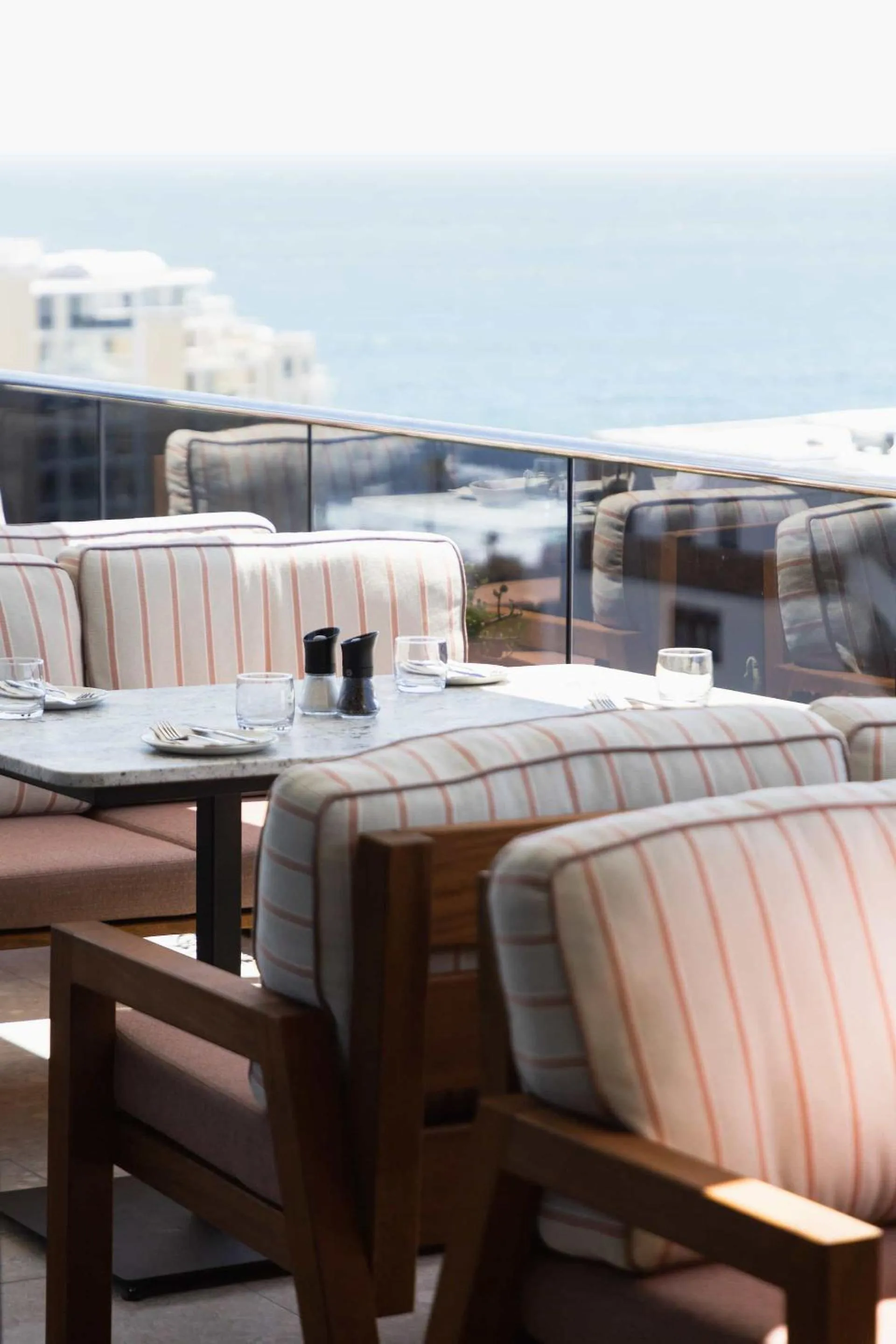 Restaurant/places to eat in Latitude Aparthotel by Totalstay