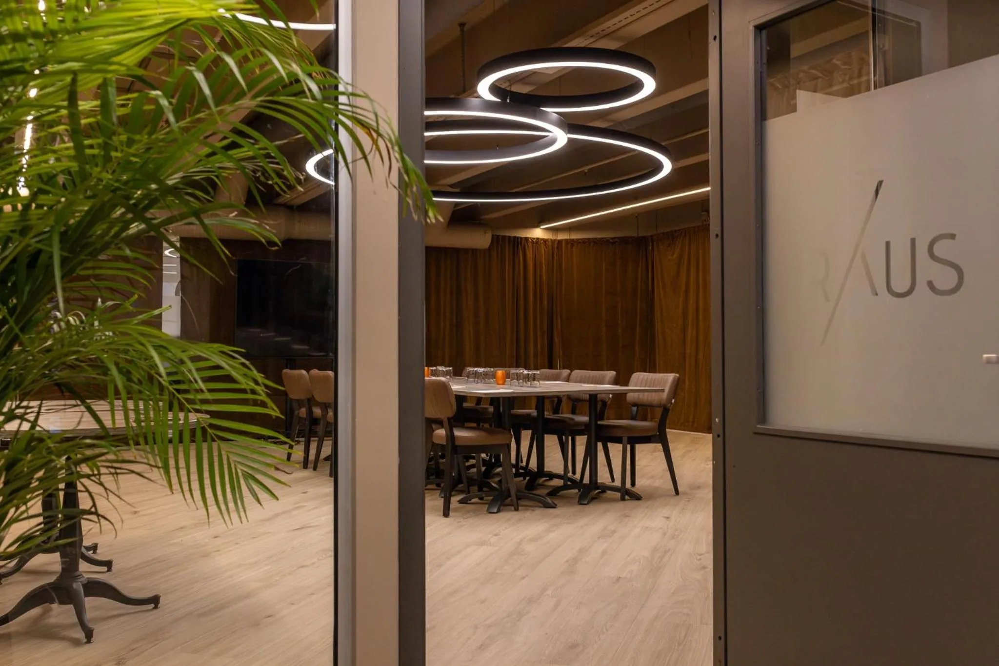 Restaurant/places to eat in Canyon Hotell