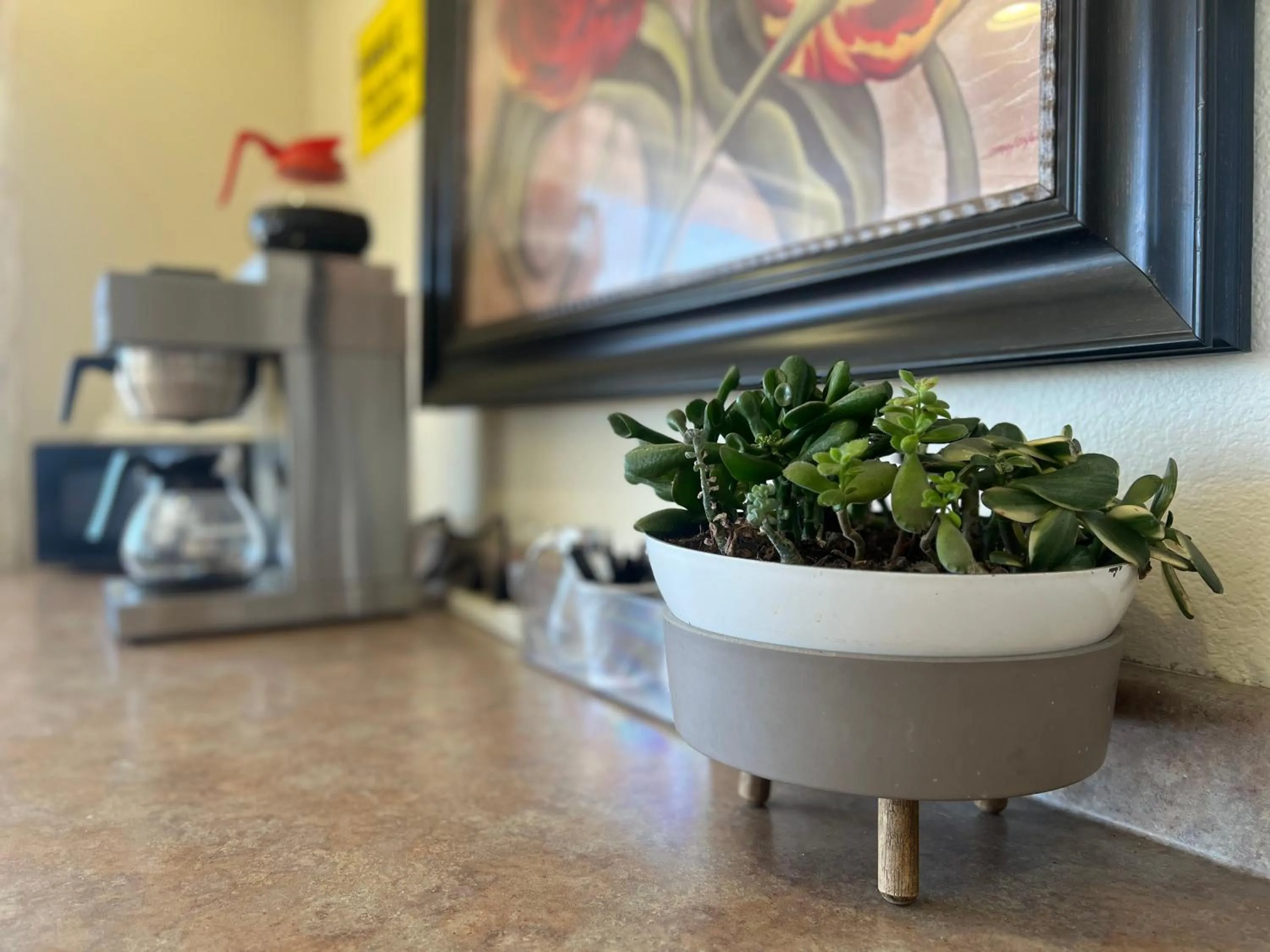 Coffee/tea facilities in Fresno Inn