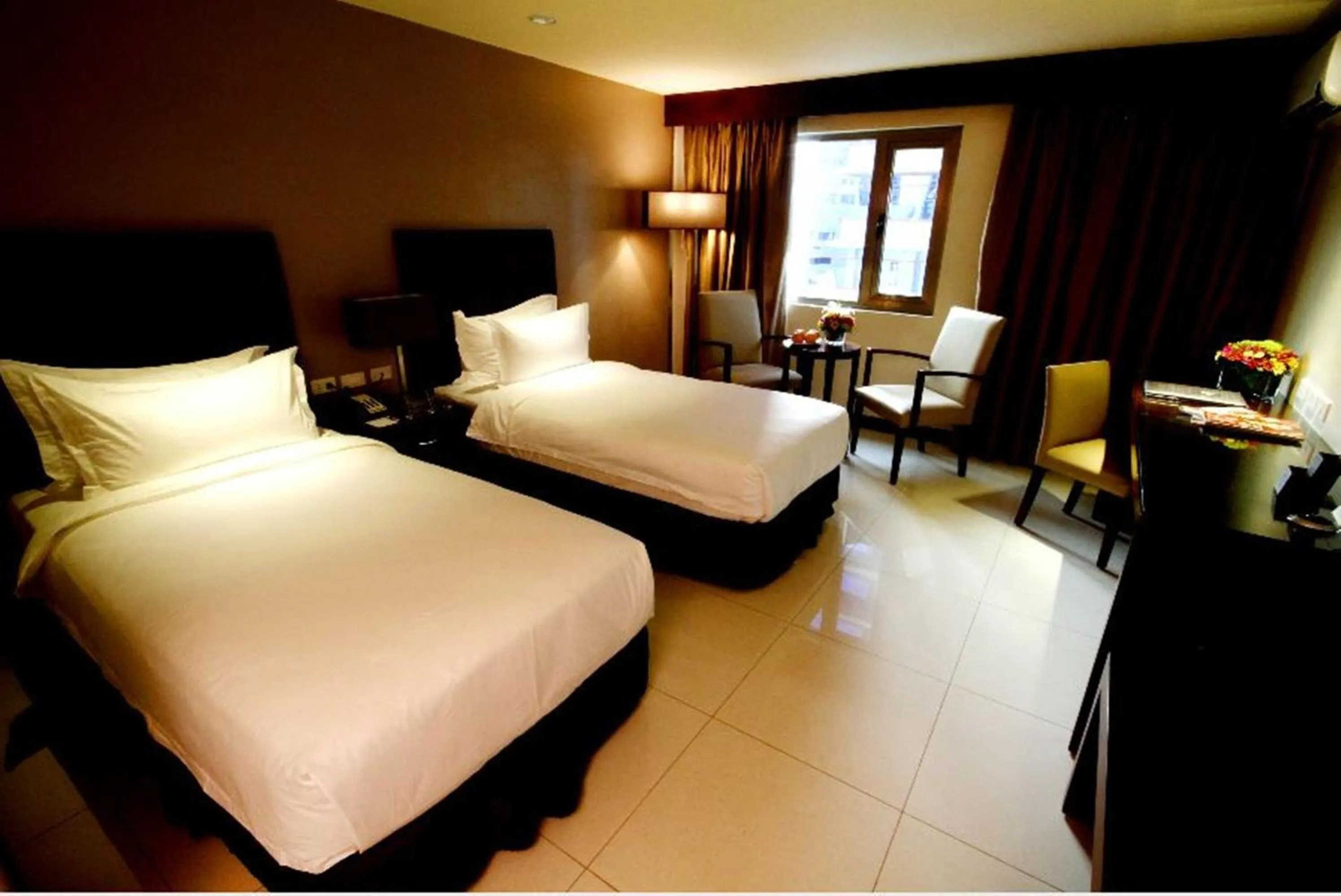 Bed in Mandarin Plaza Hotel