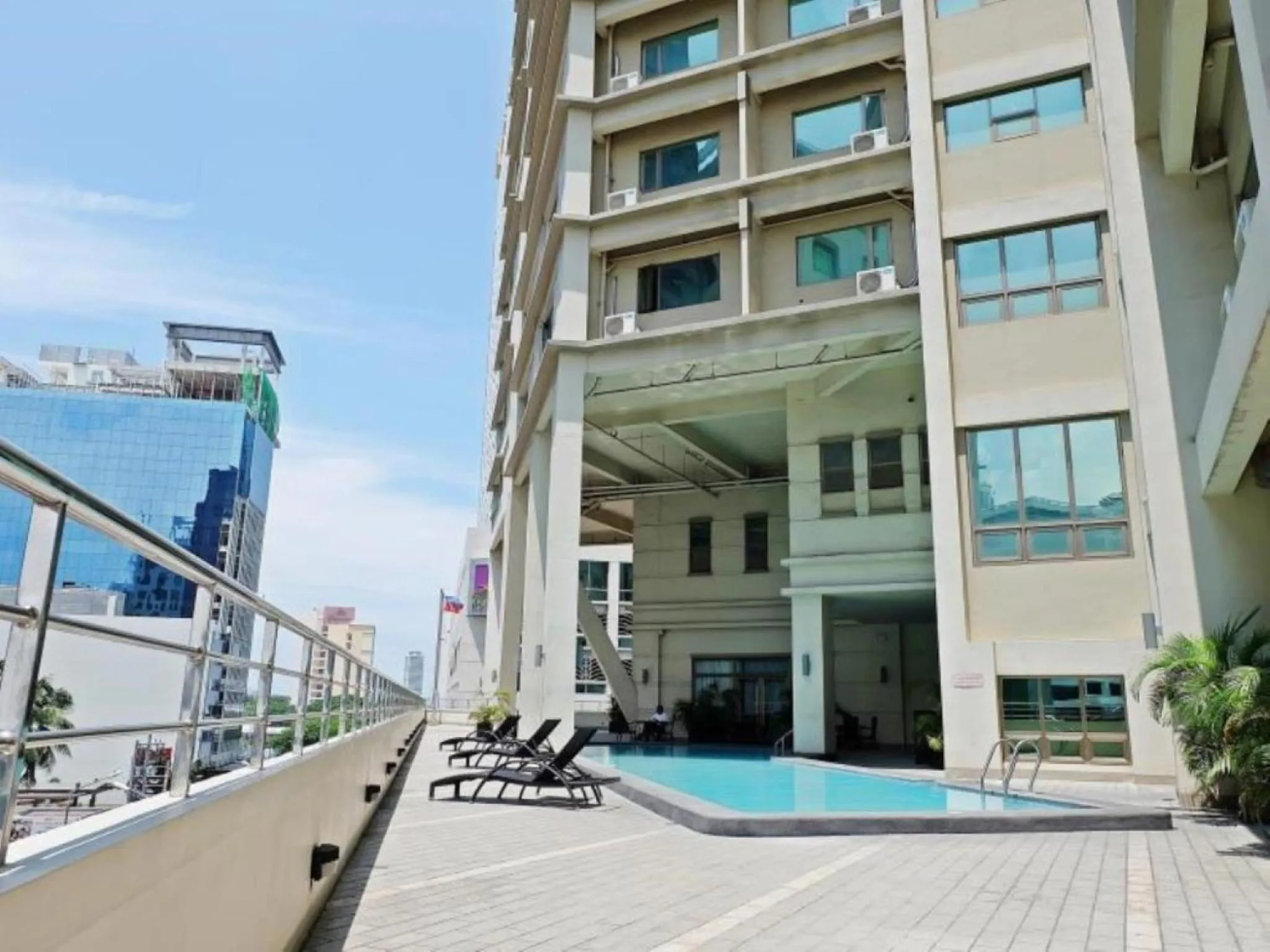 Facade/entrance in Mandarin Plaza Hotel