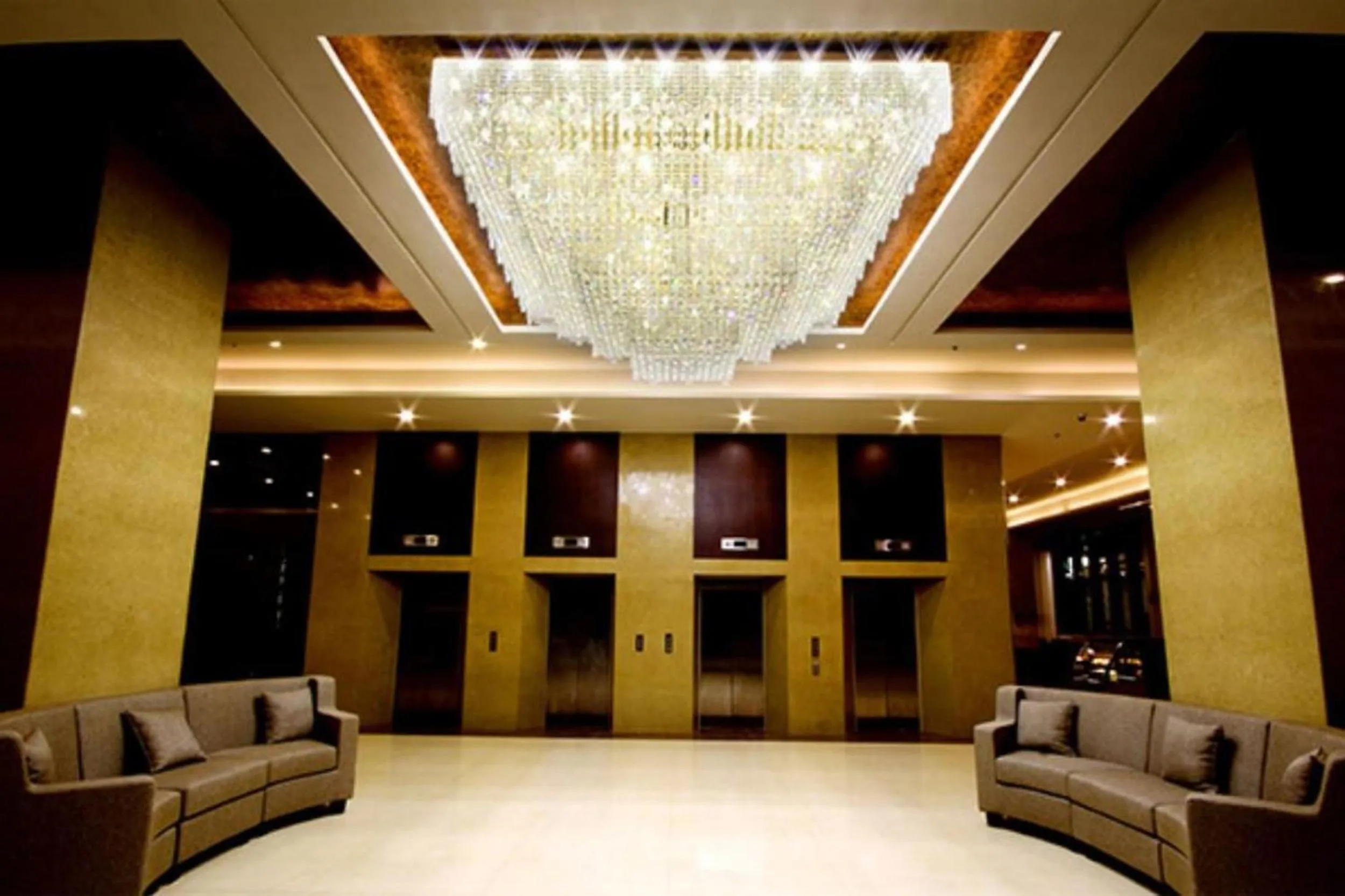 Facade/entrance in Mandarin Plaza Hotel