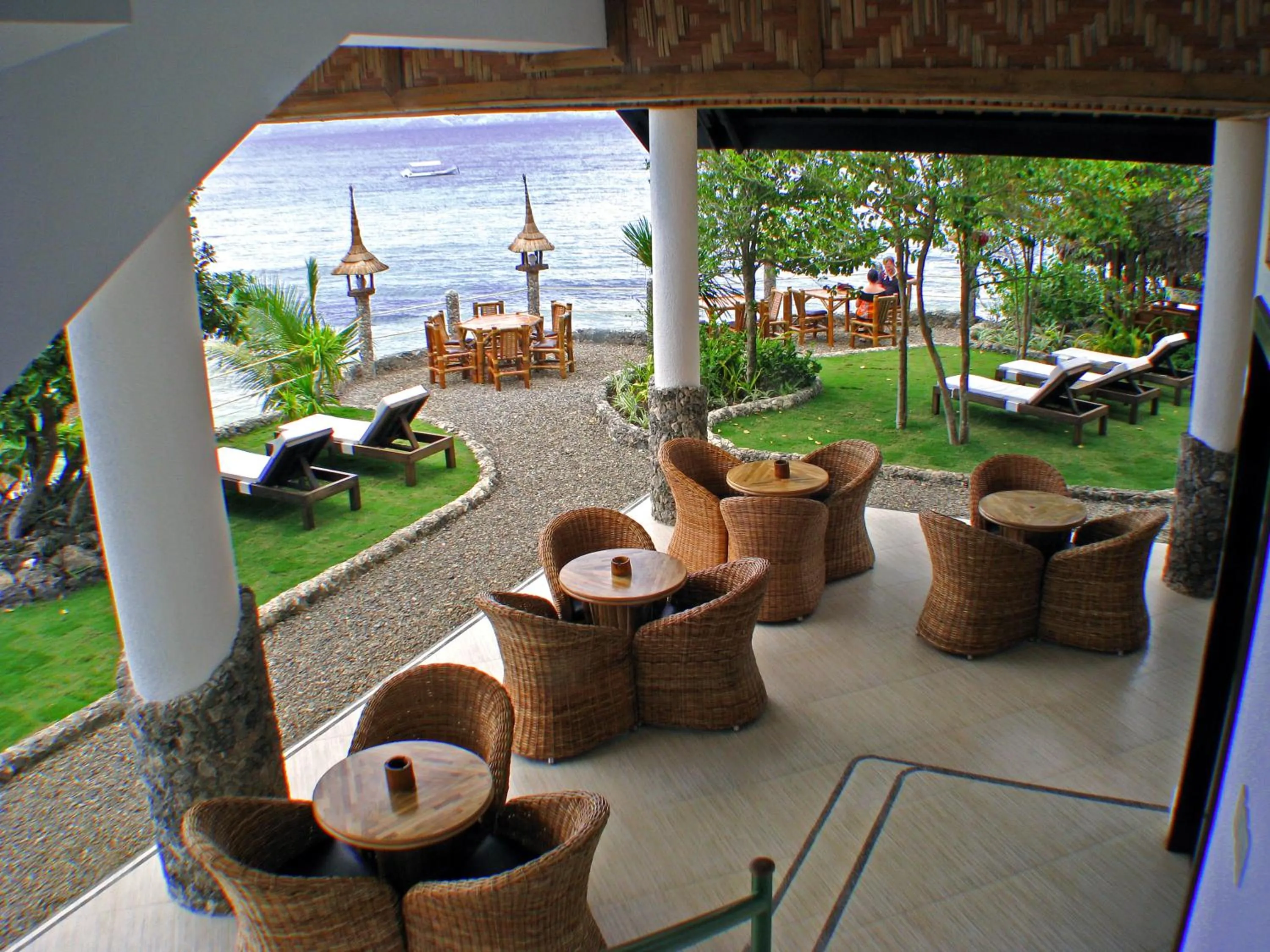 Restaurant/places to eat in Dolphin House Resort Moalboal