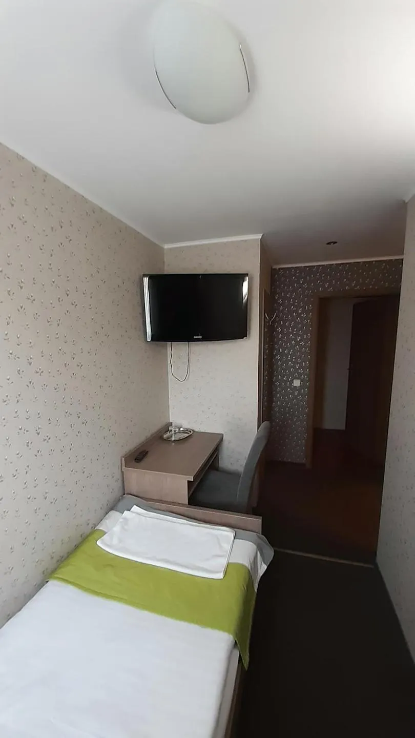 Single Room with Private Bathroom in Restauracja i Noclegi Pod Kasztanami
