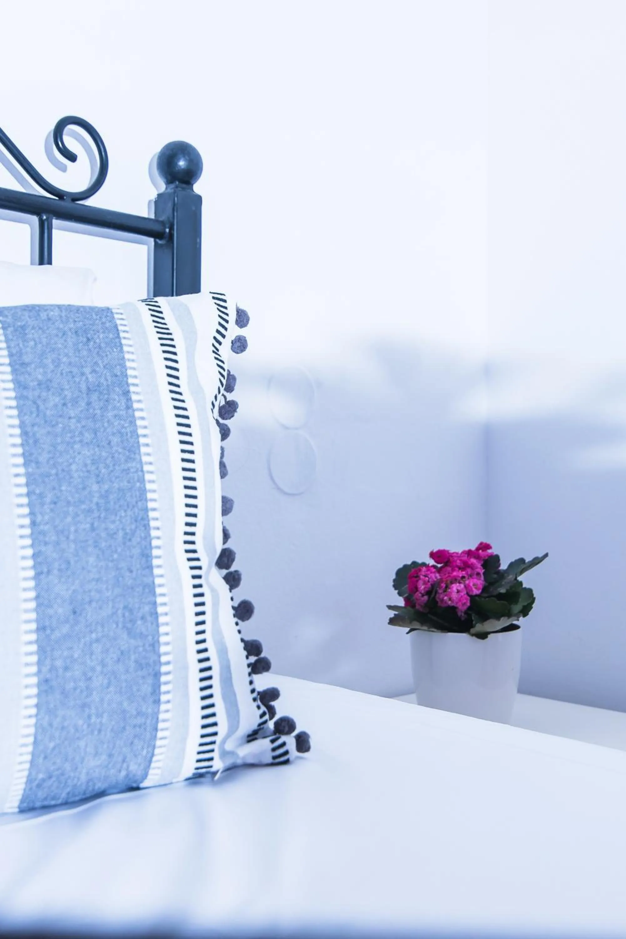 Text overlay, Bed in Real Palace