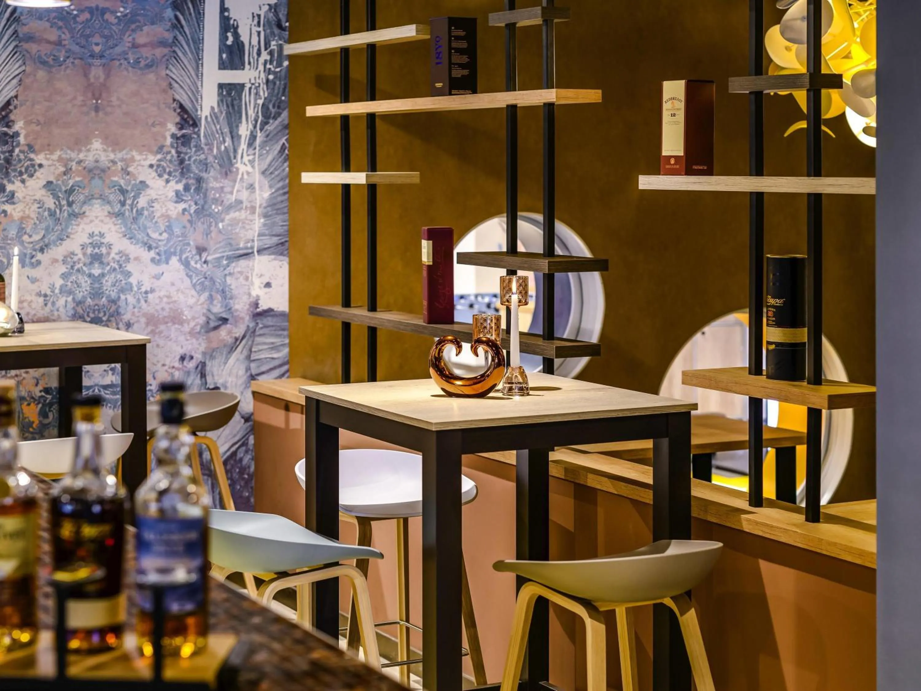 Lounge or bar in Ibis Styles Regensburg