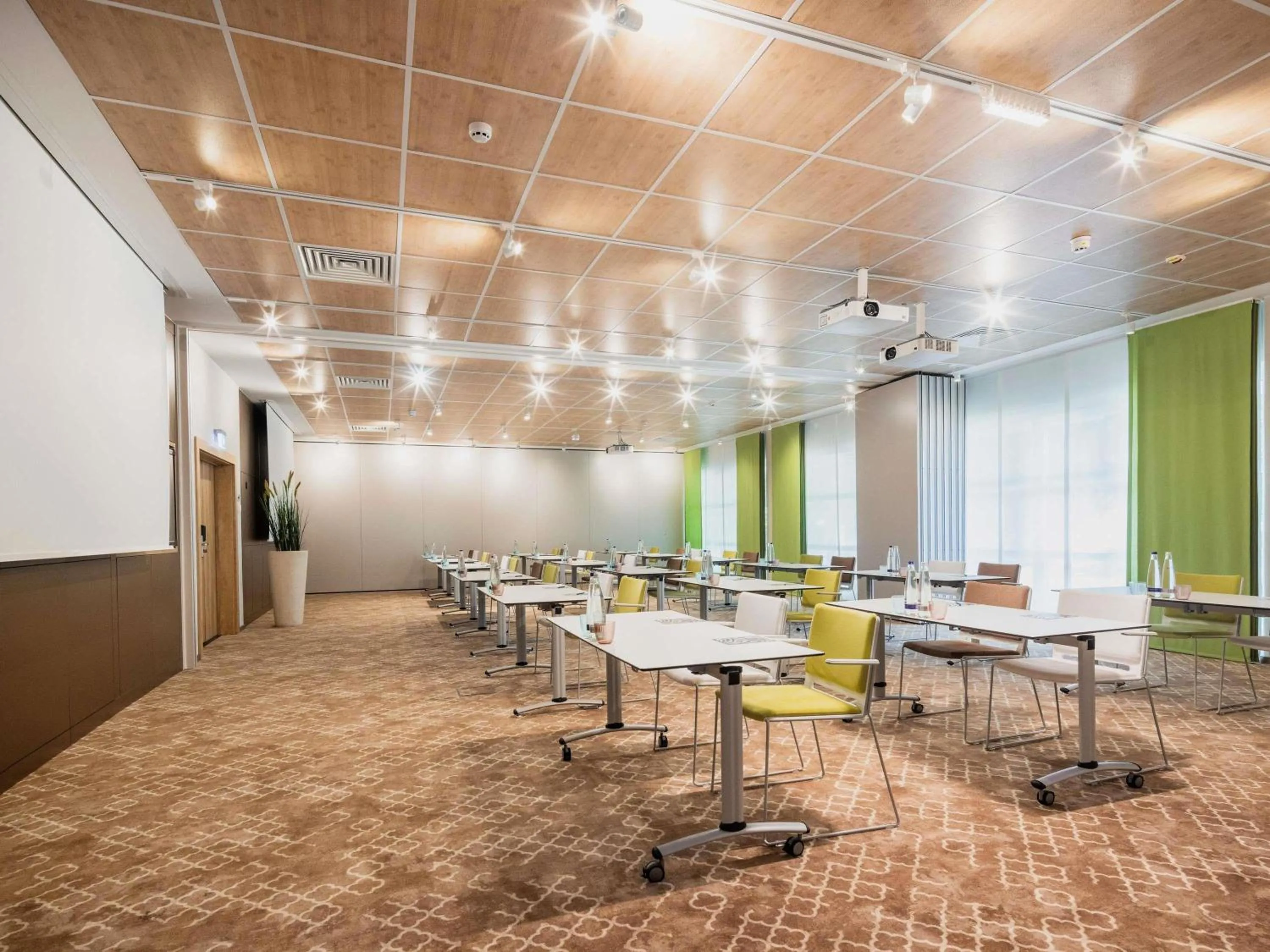 Meeting/conference room in Ibis Styles Regensburg