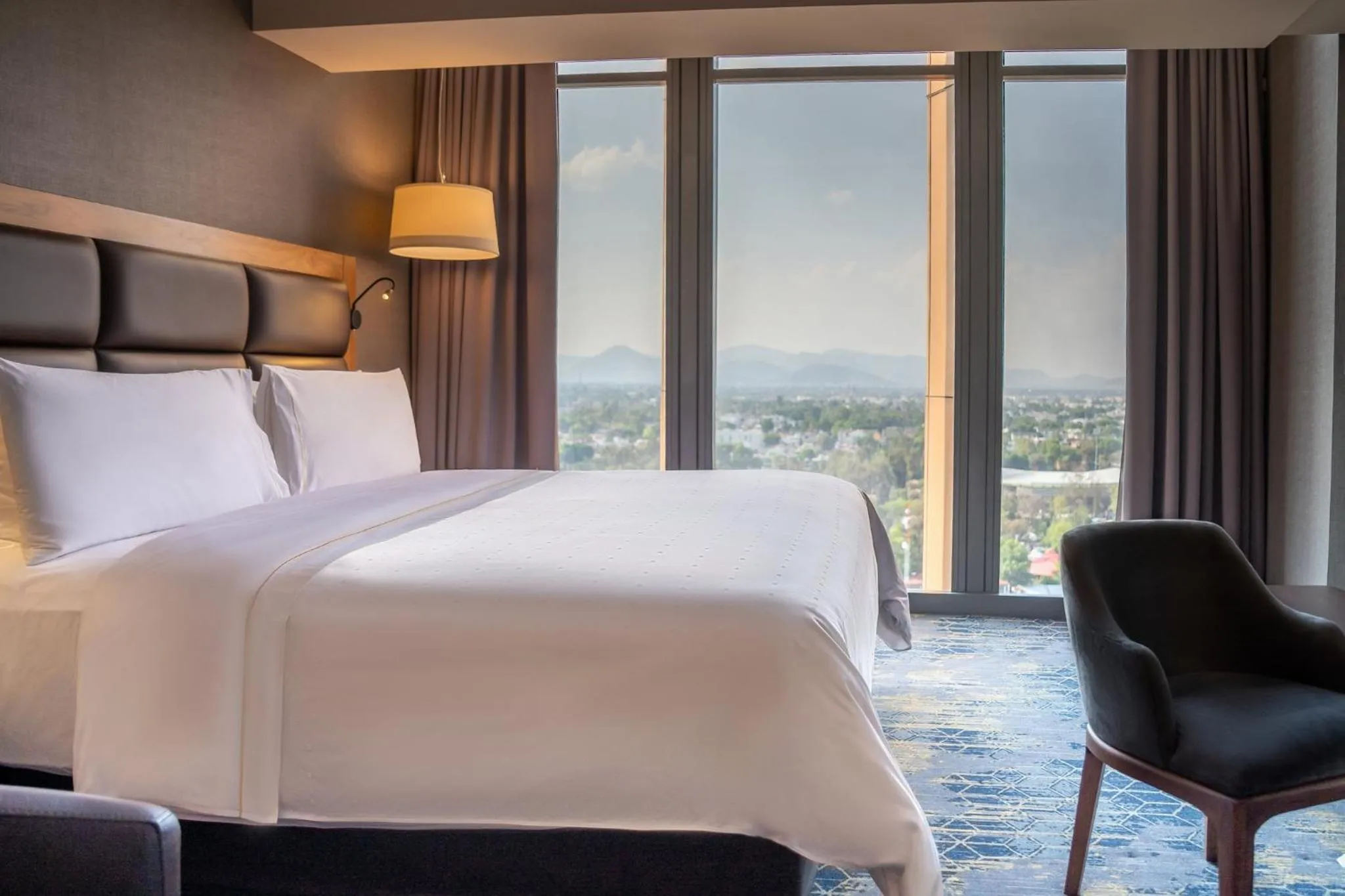 Photo of the whole room, Bed in Fiesta Americana Viaducto Aeropuerto