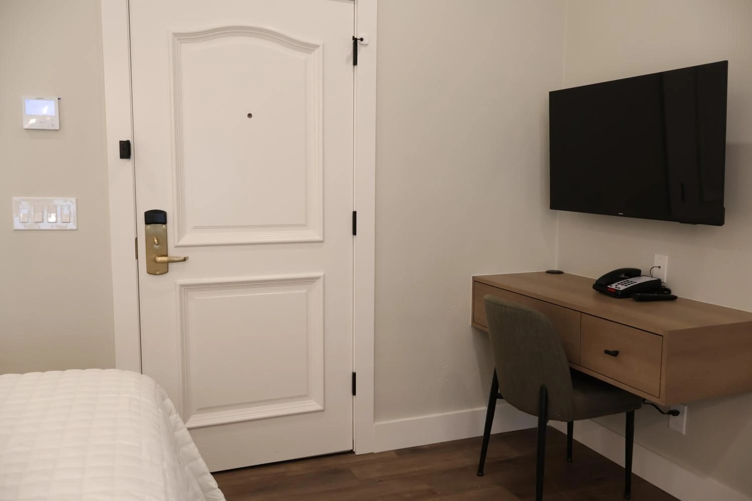 TV and multimedia, Bed in Elm House Inn