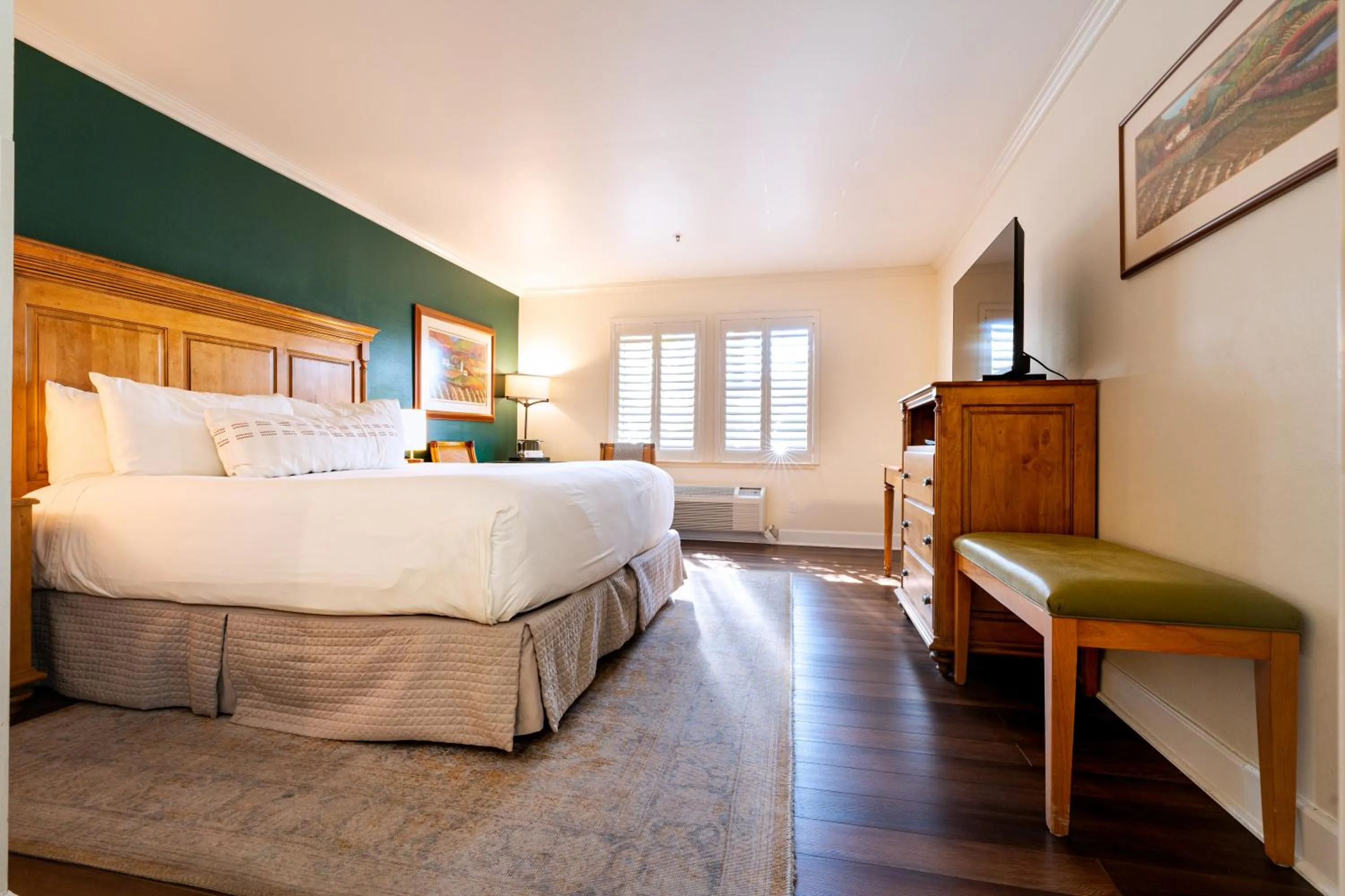 Bedroom, Bed in Elm House Inn