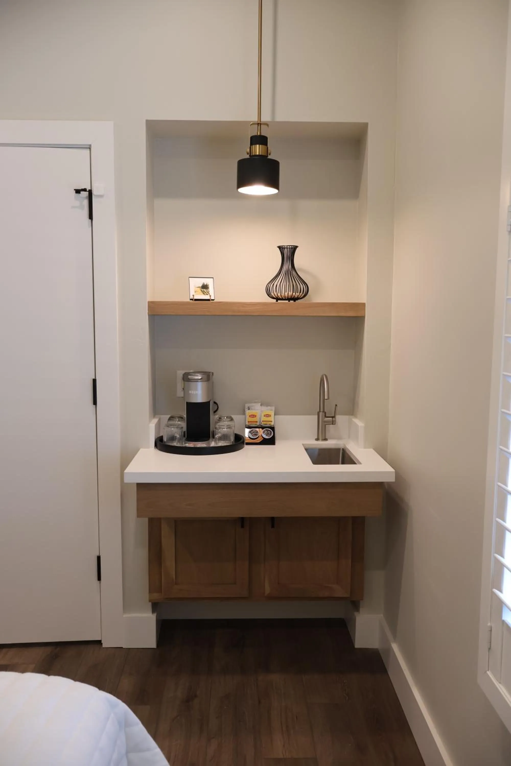 Coffee/tea facilities, Bed in Elm House Inn