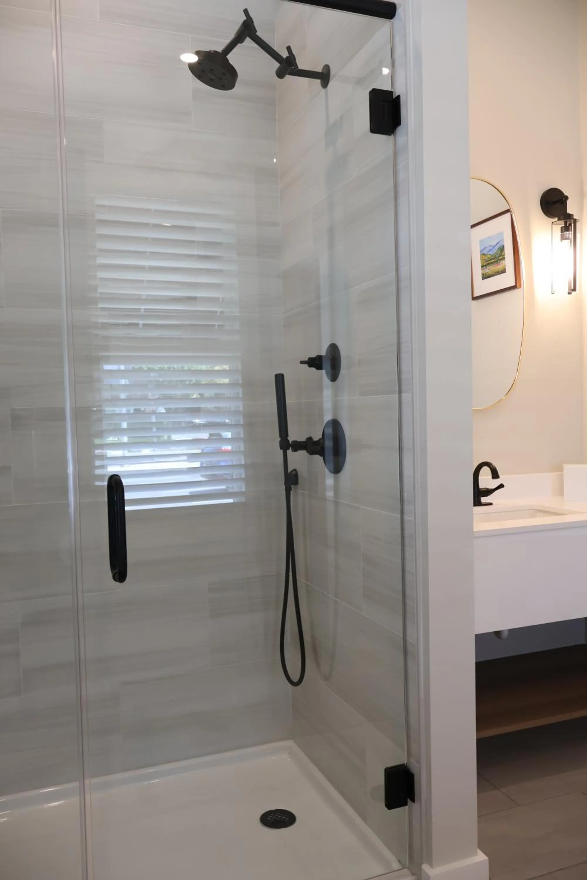 Shower in Elm House Inn