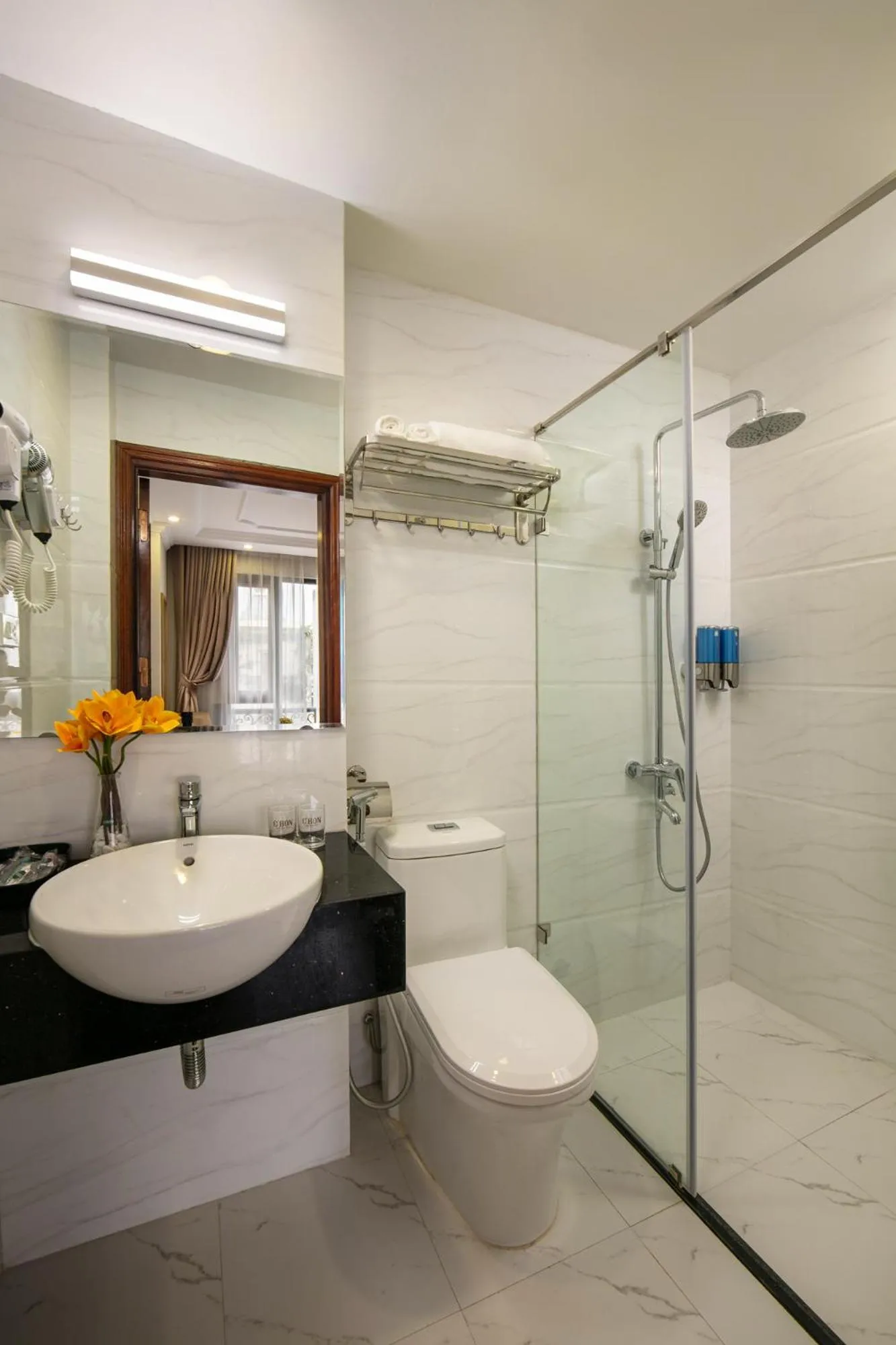 Toilet in C'Bon Hotel Do Quang