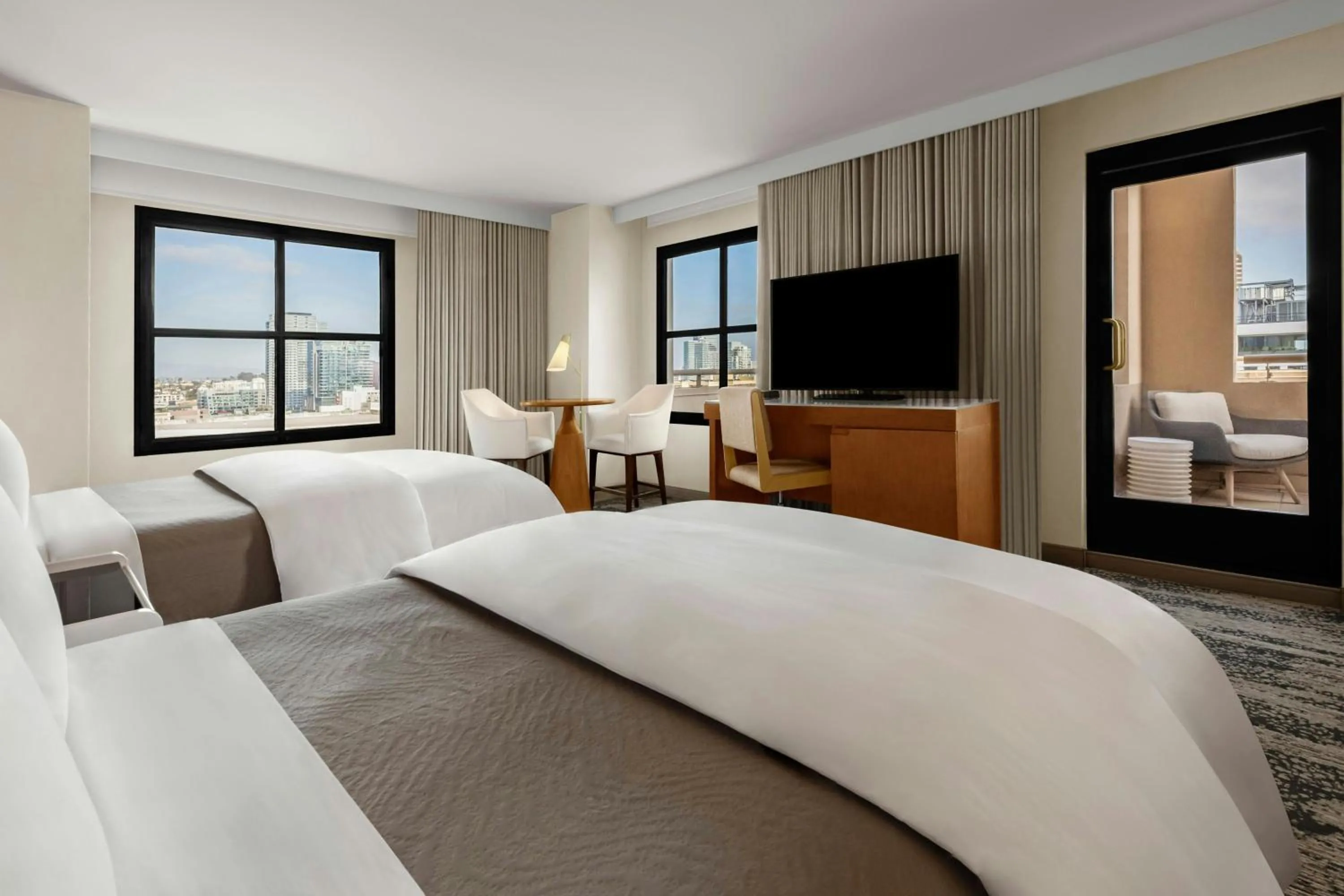 Photo of the whole room, Bed in The Westin San Diego Gaslamp Quarter