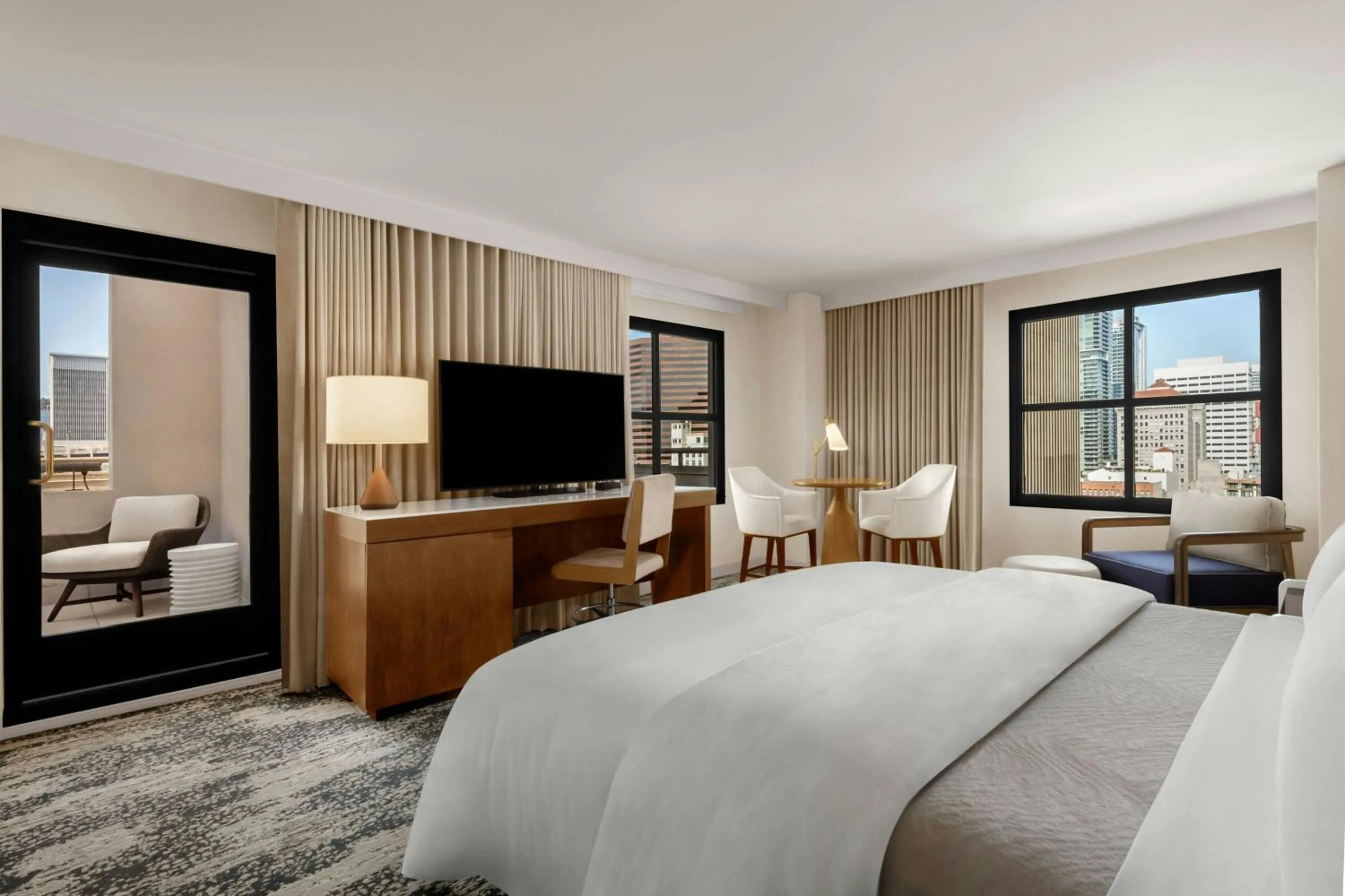 Photo of the whole room, Bed in The Westin San Diego Gaslamp Quarter