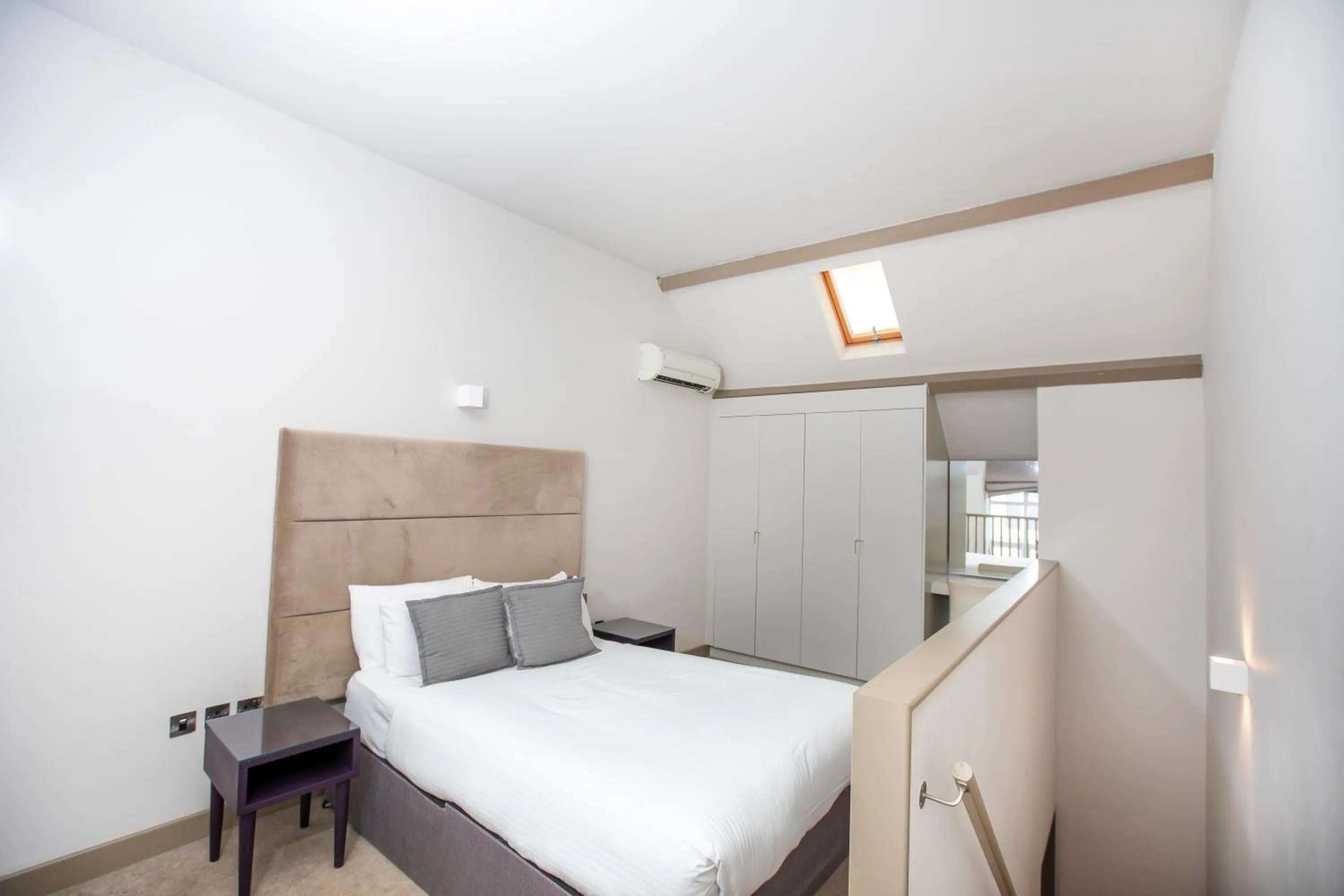 Bedroom, Bed in Arch Hotel