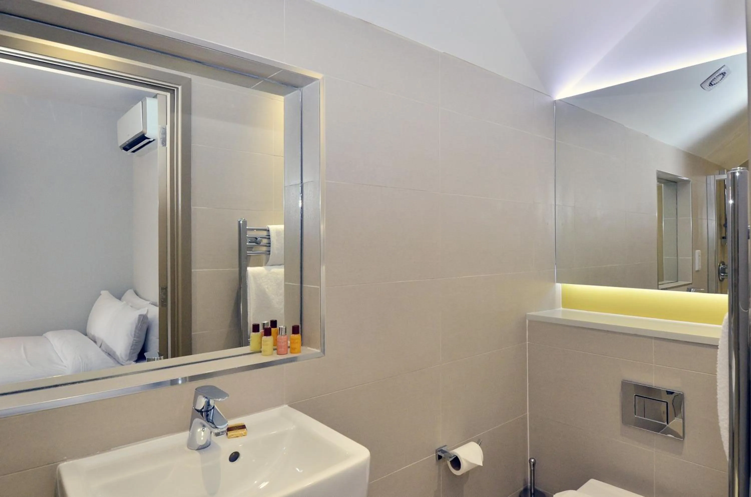 Bathroom in Arch Hotel