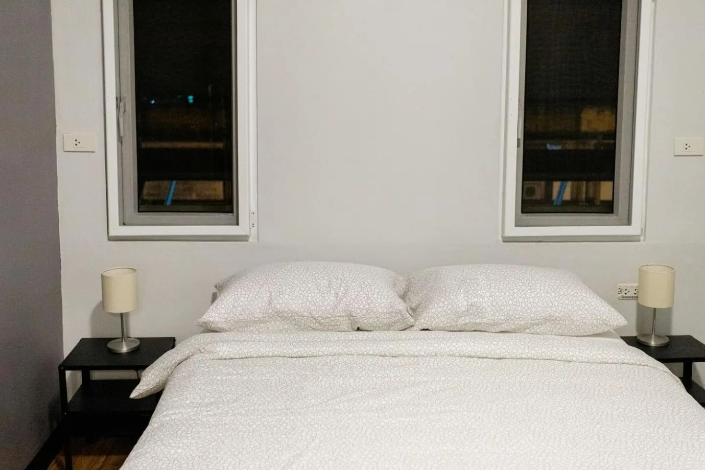 Bed in U4 Large 2 bed rooms full kitchen 200m to BTS