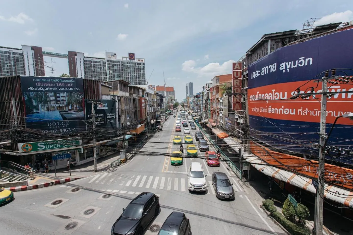 U4 Large 2 bed rooms full kitchen 200m to BTS