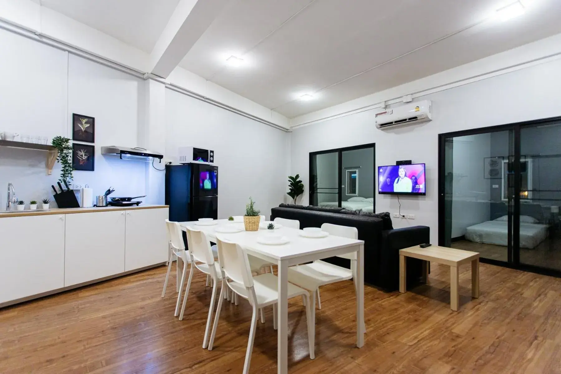 U4 Large 2 bed rooms full kitchen 200m to BTS U4 Large 2 bed rooms full kitchen 200m to BTS