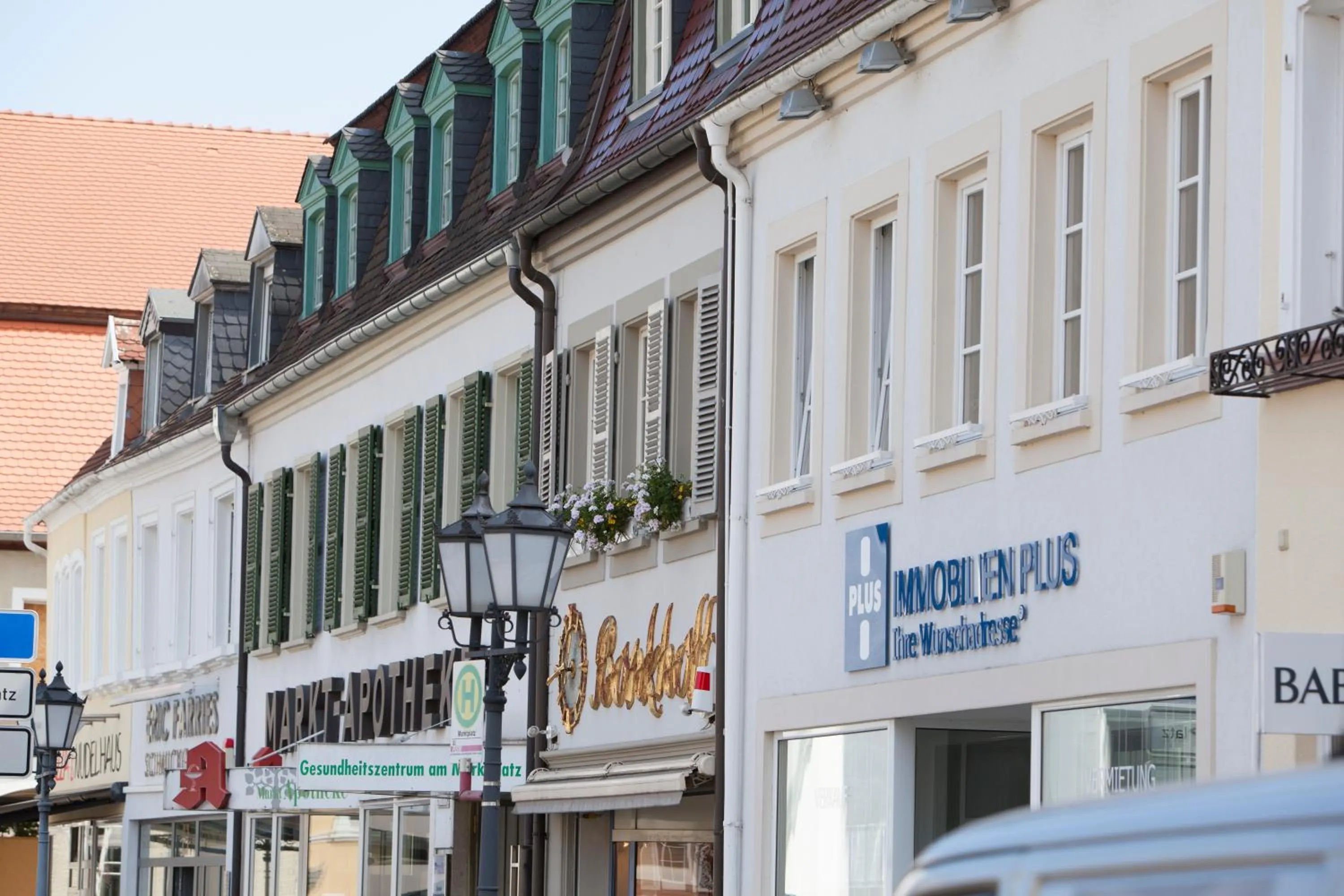 Staff in SMARTY Hotel Euler Homburg, Saar - KONTAKTLOSER SELF CHECK-IN