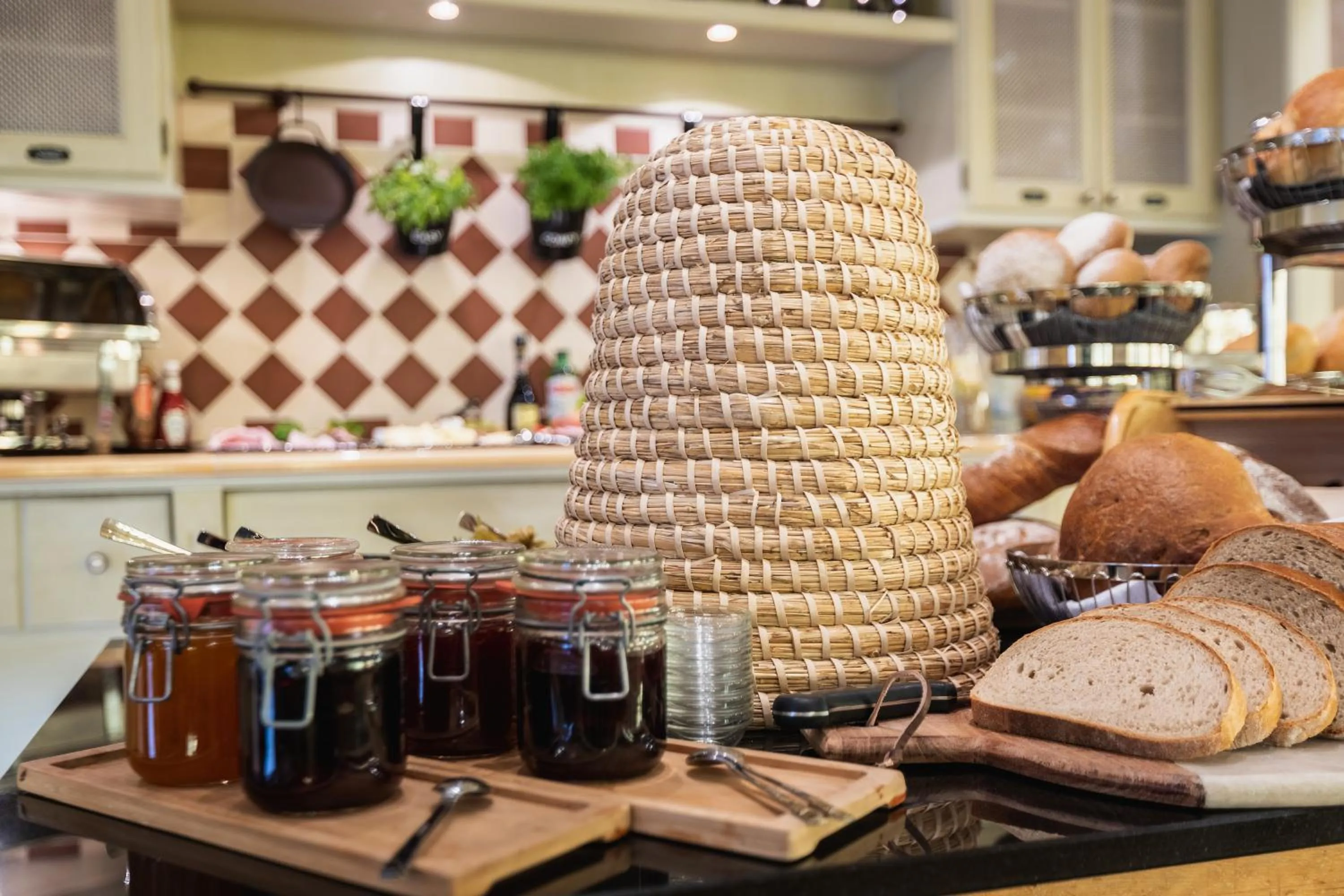 Breakfast in SMARTY Hotel Euler Homburg, Saar - KONTAKTLOSER SELF CHECK-IN