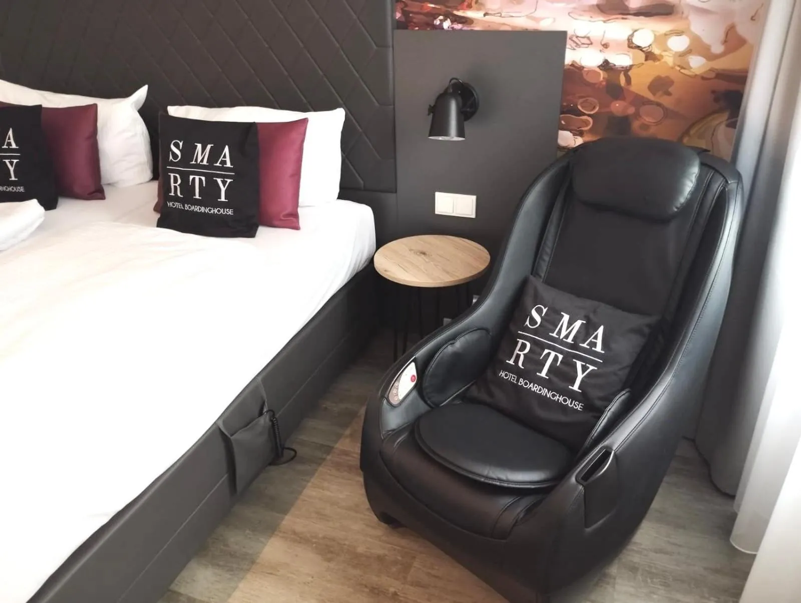 Photo of the whole room, Bed in SMARTY Hotel Euler Homburg, Saar - KONTAKTLOSER SELF CHECK-IN