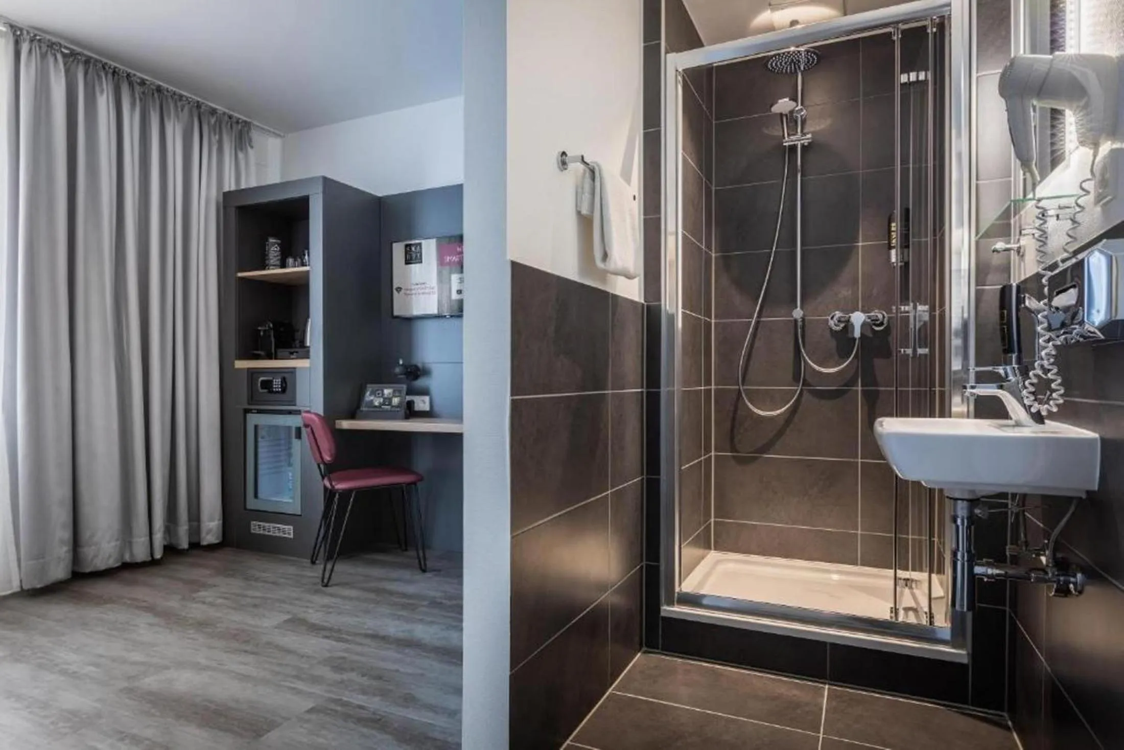 Shower in SMARTY Hotel Euler Homburg, Saar - KONTAKTLOSER SELF CHECK-IN