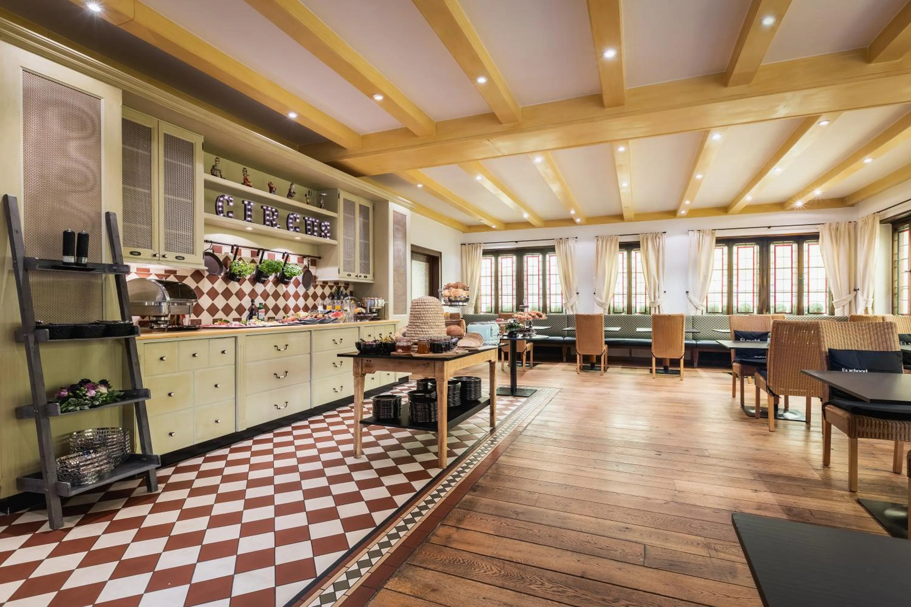 Buffet breakfast in SMARTY Hotel Euler Homburg, Saar - KONTAKTLOSER SELF CHECK-IN