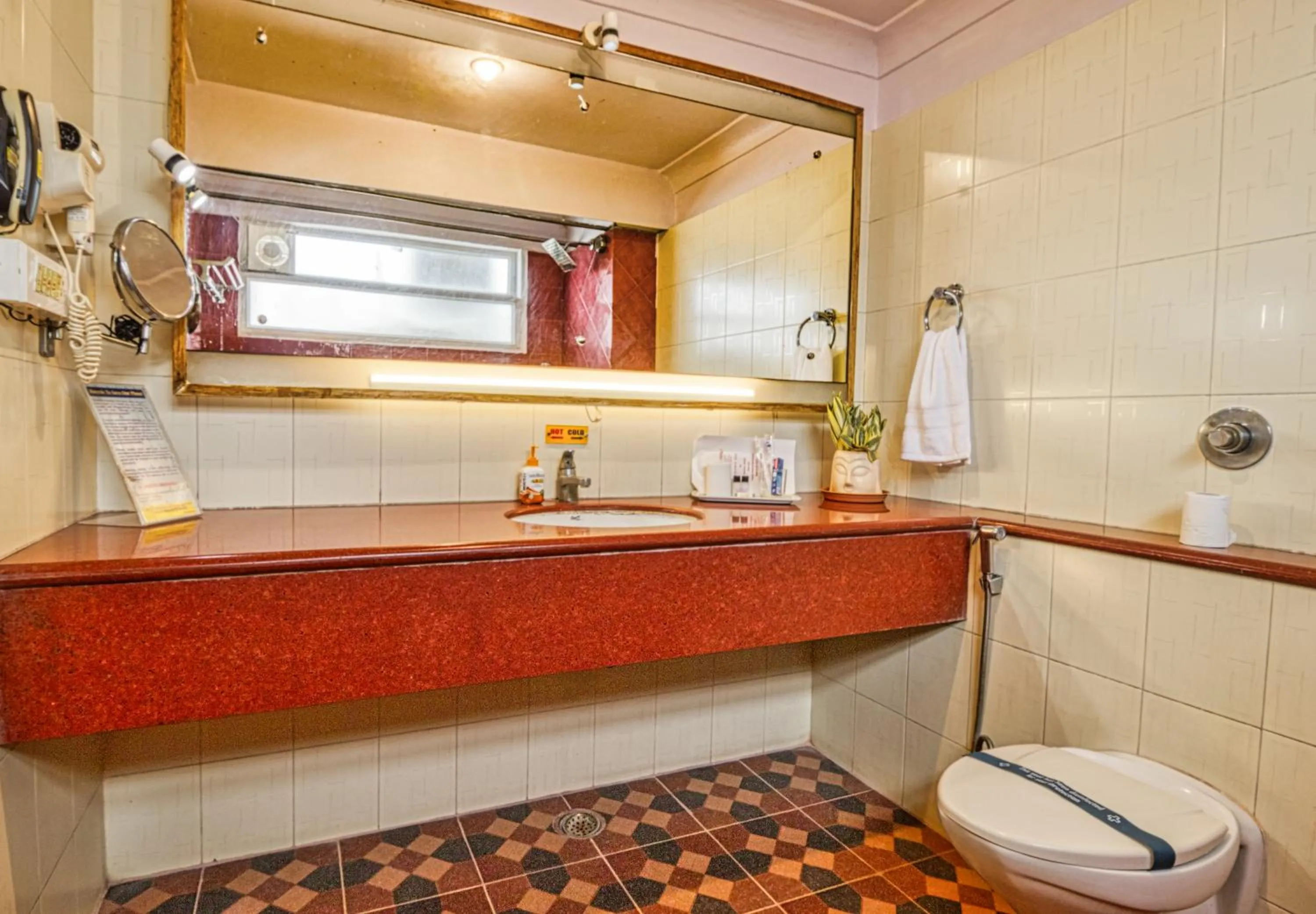 Bathroom in Parklane Hotel