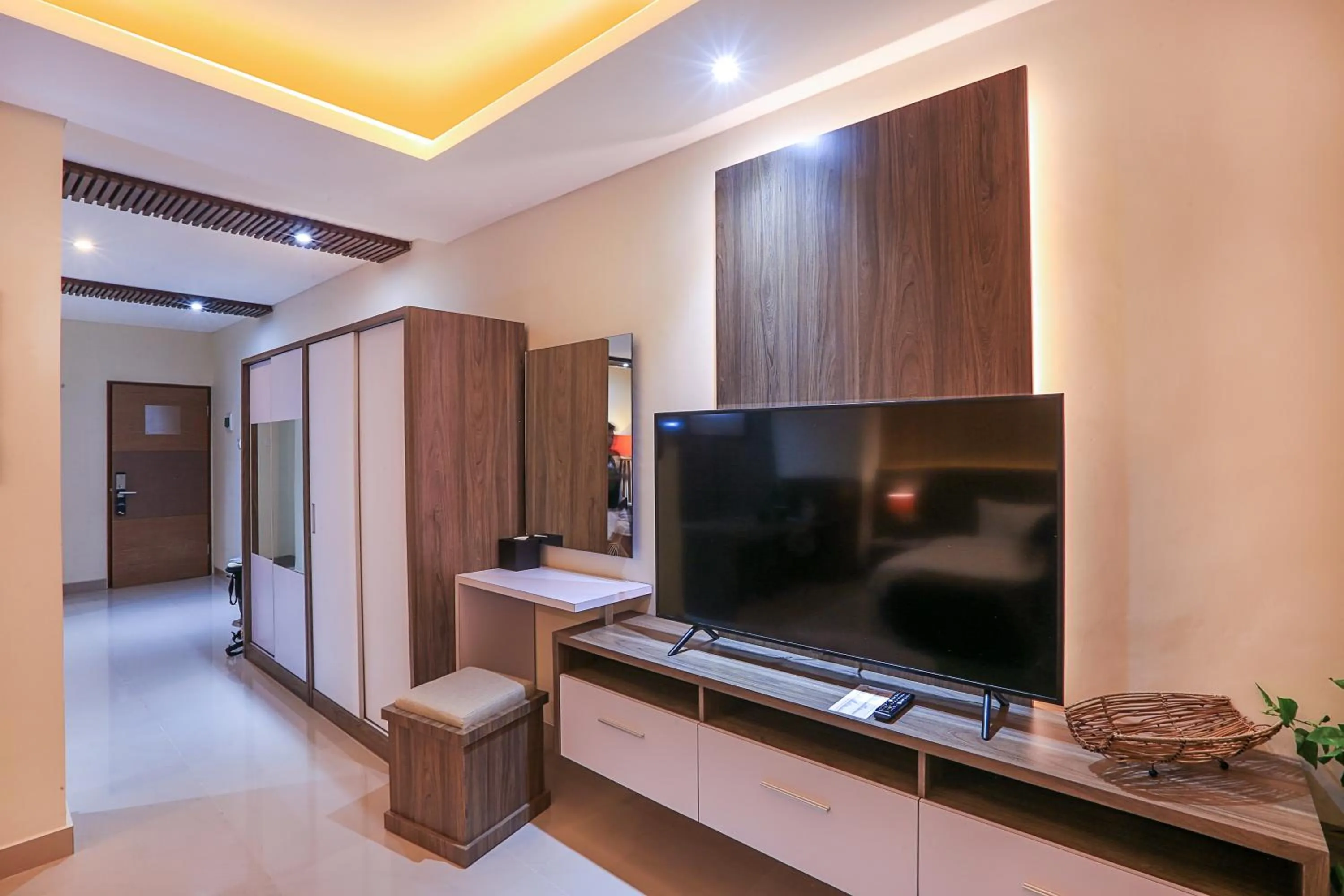 TV and multimedia in Canggu Dream Village Hotel and Suites