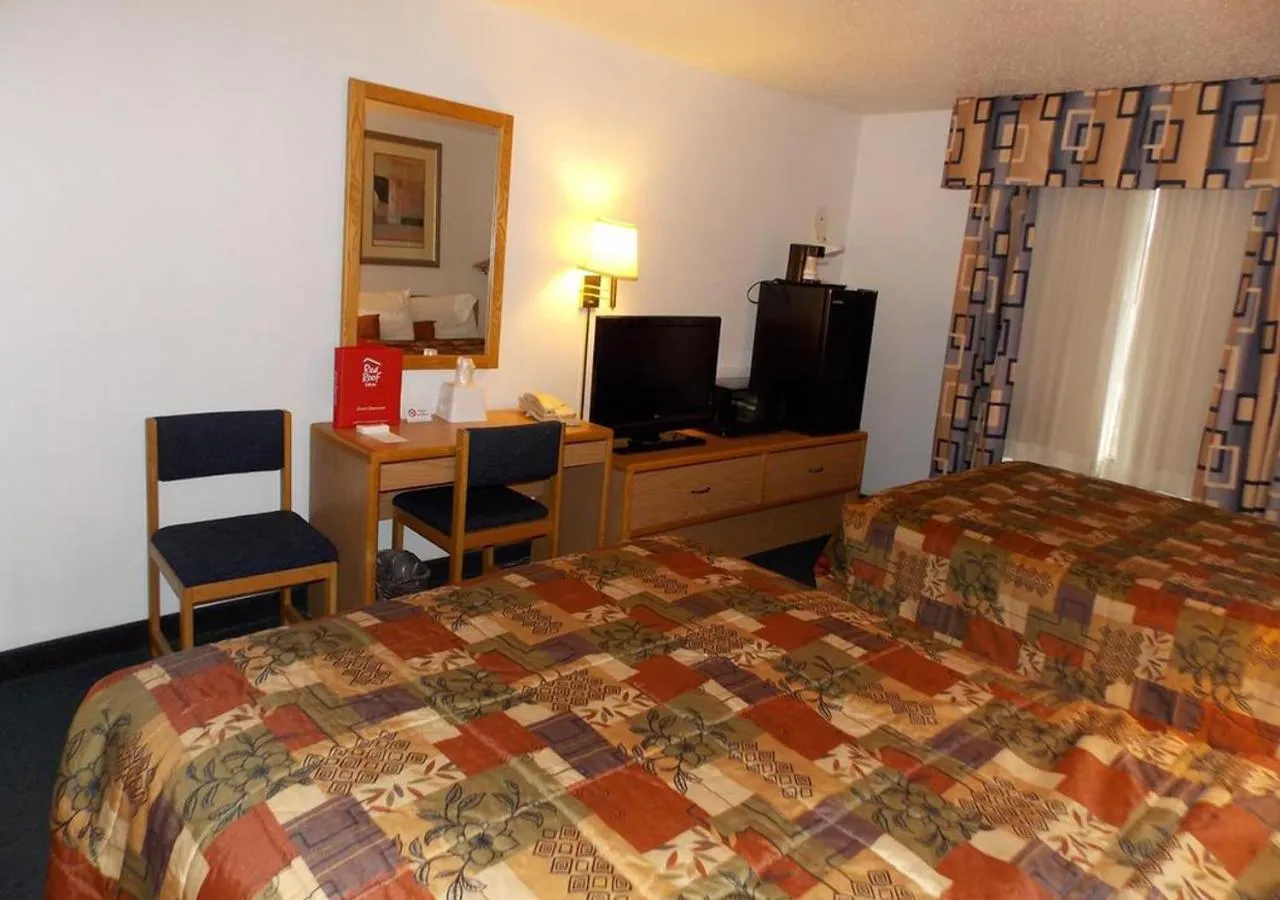 Bed, TV/Entertainment Center in Norwood Inn and Suites - Minneapolis-St Paul Roseville