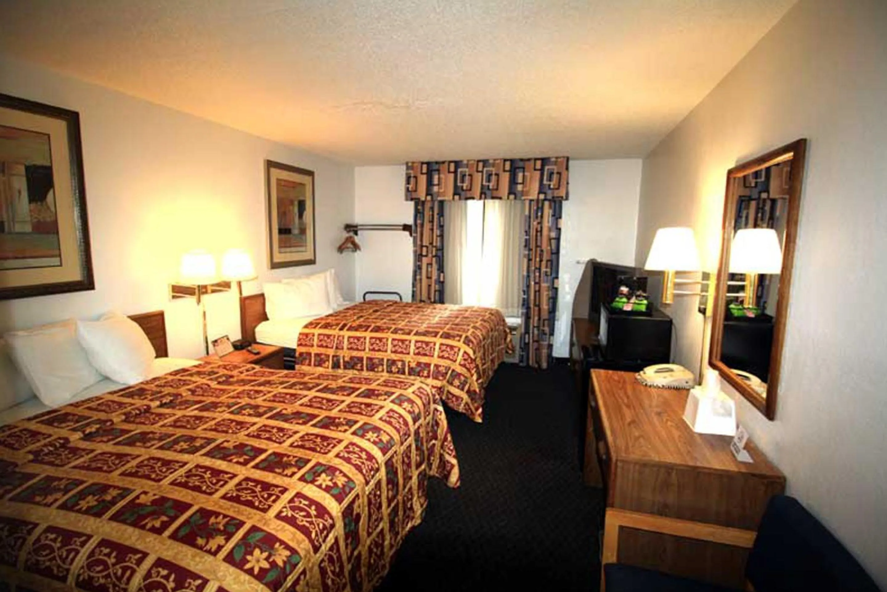 Bed in Norwood Inn and Suites - Minneapolis-St Paul Roseville
