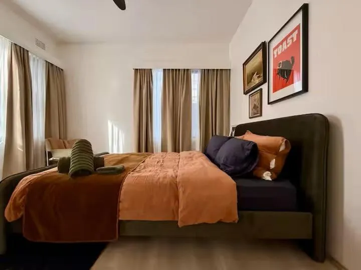 Bed in Carnarvon Lodge Kirribilli, Sydney