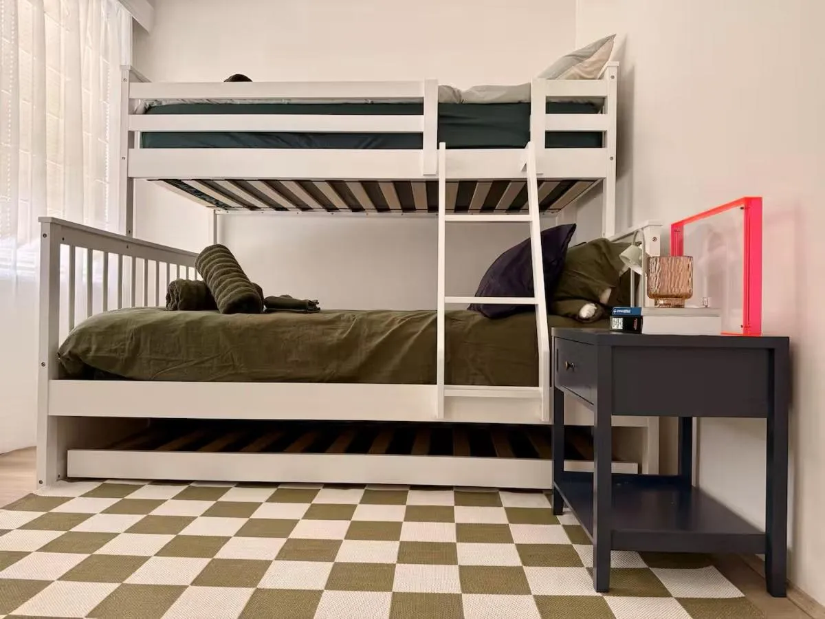 Bed in Carnarvon Lodge Kirribilli, Sydney