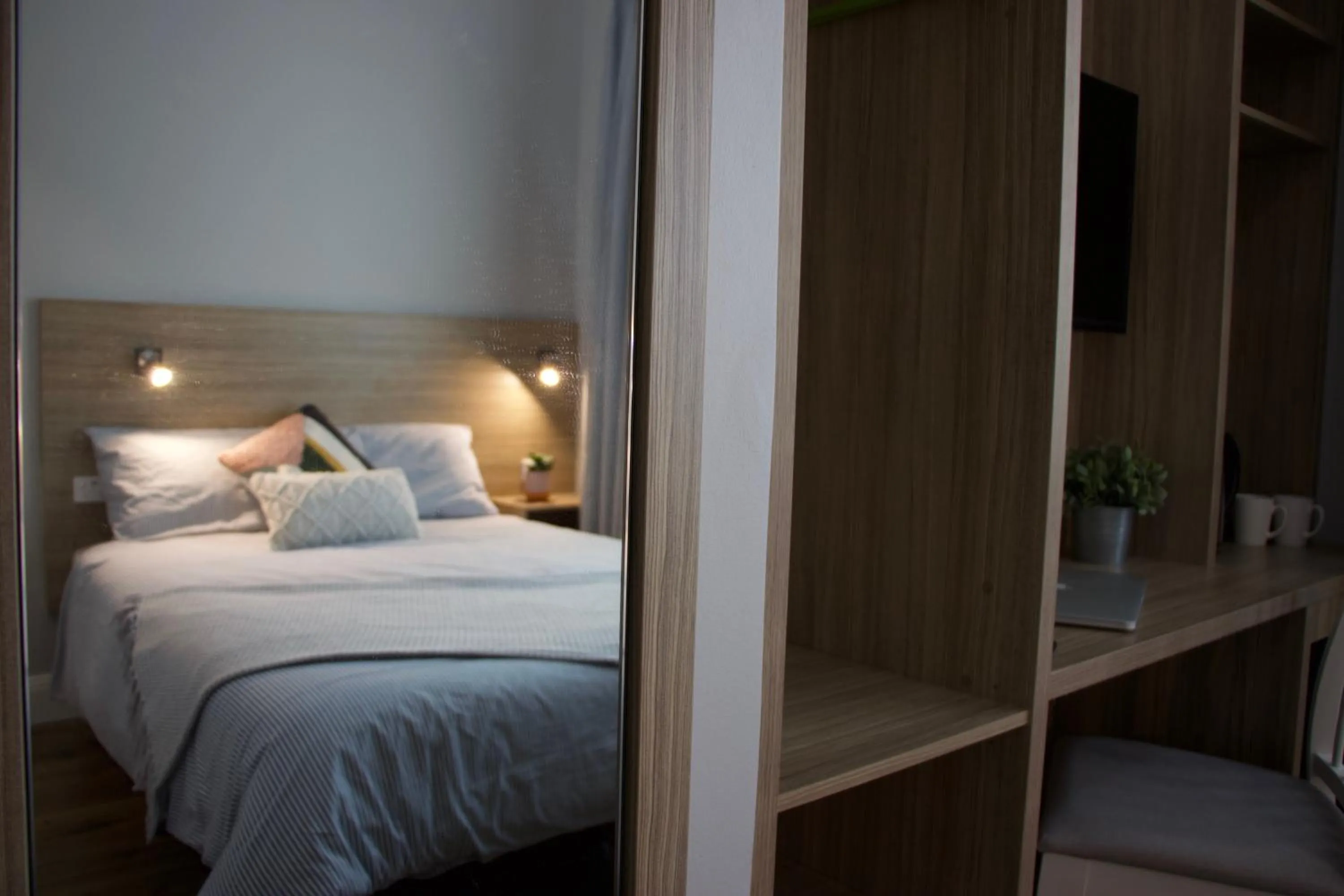 Bed in Carnarvon Lodge Kirribilli, Sydney