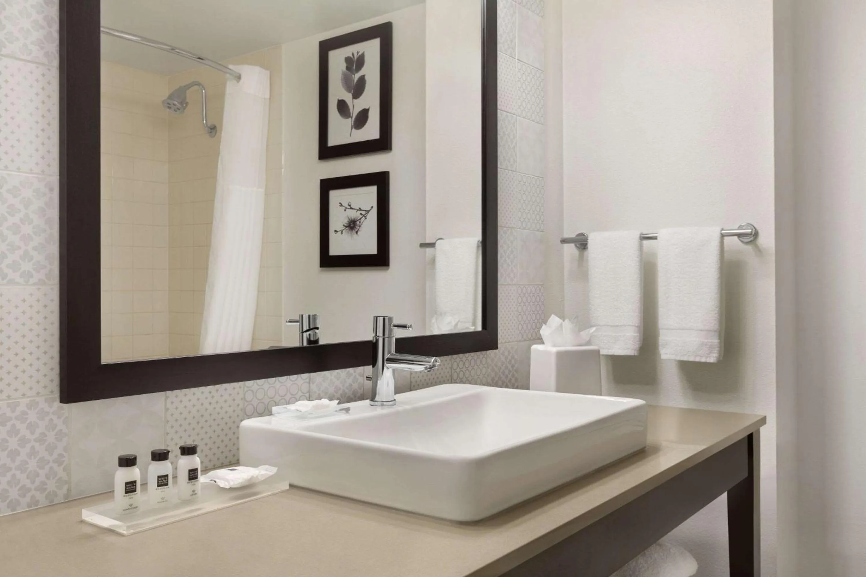 Bedroom in Country Inn & Suites by Radisson, Bloomington at Mall of America, MN