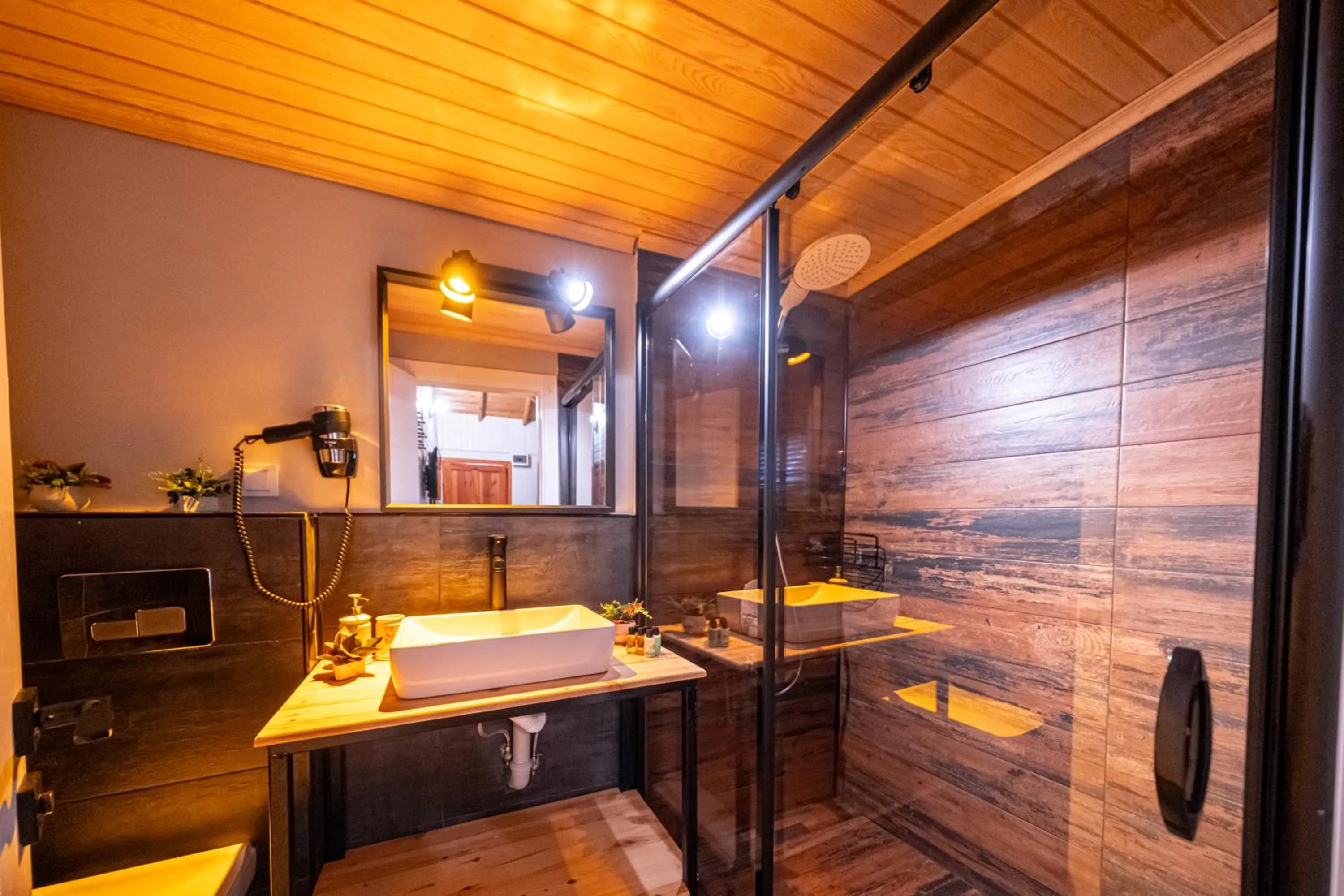 Toilet in Koala Bungalows